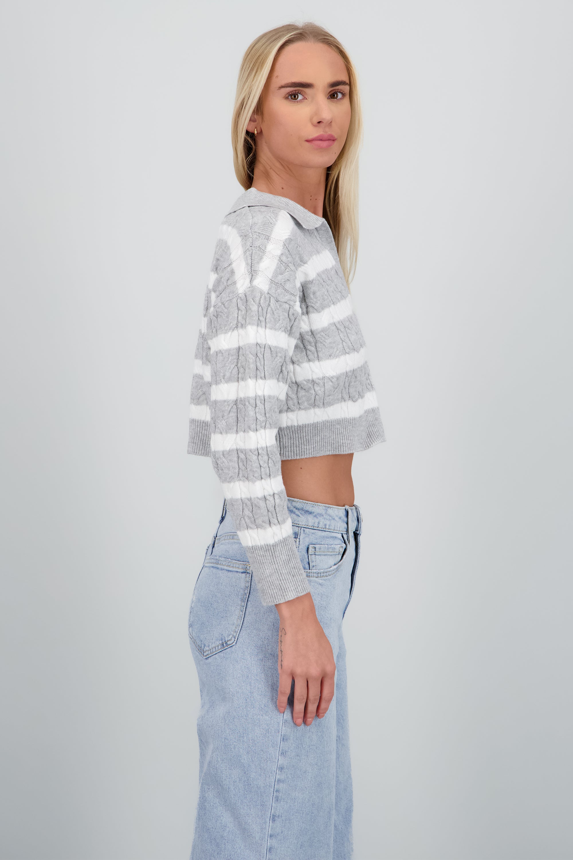 Sueter cuello polo trenzado patron rayas GRIS COMBO