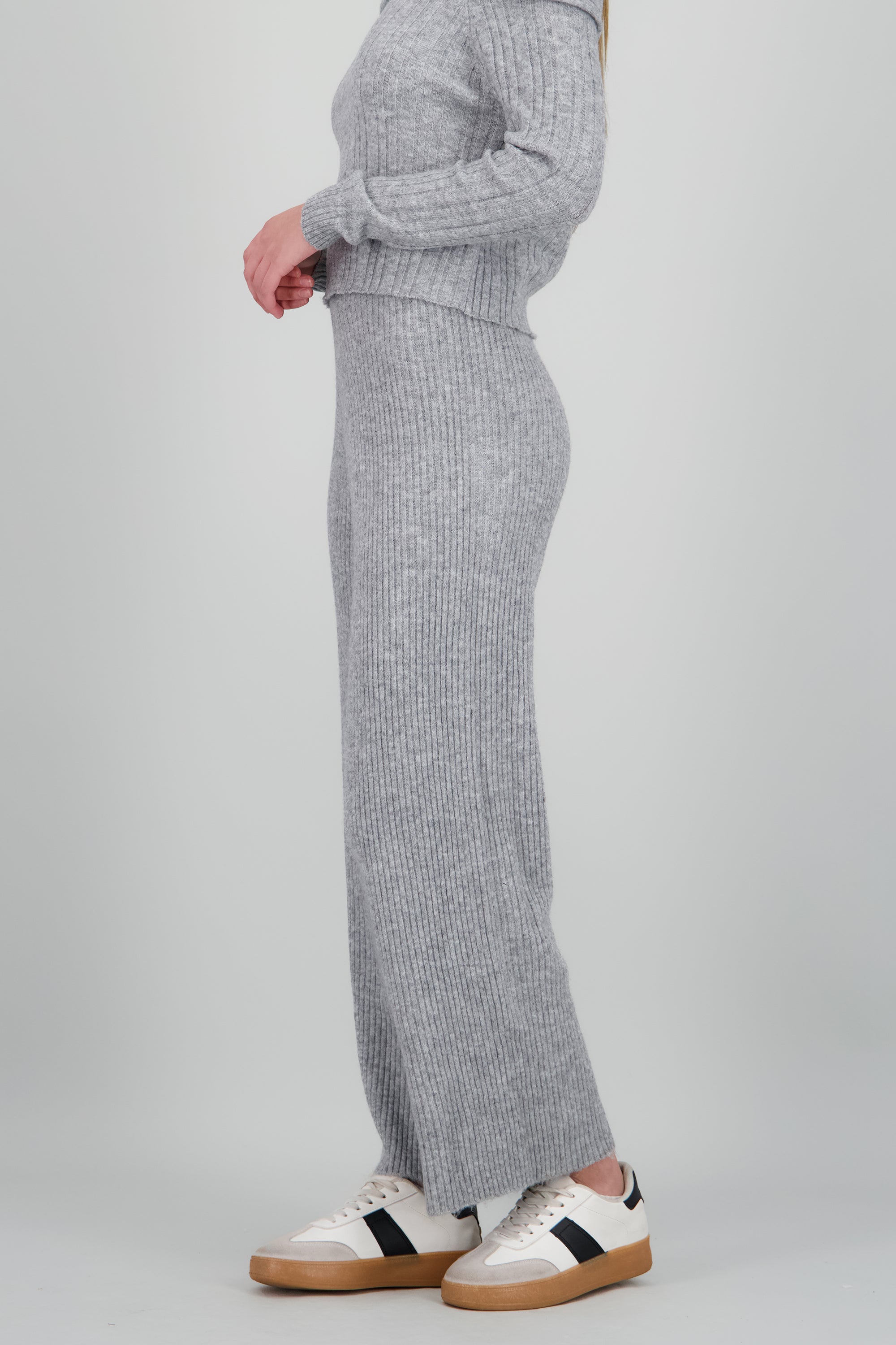 Pantalones tejidos confort fit GRIS