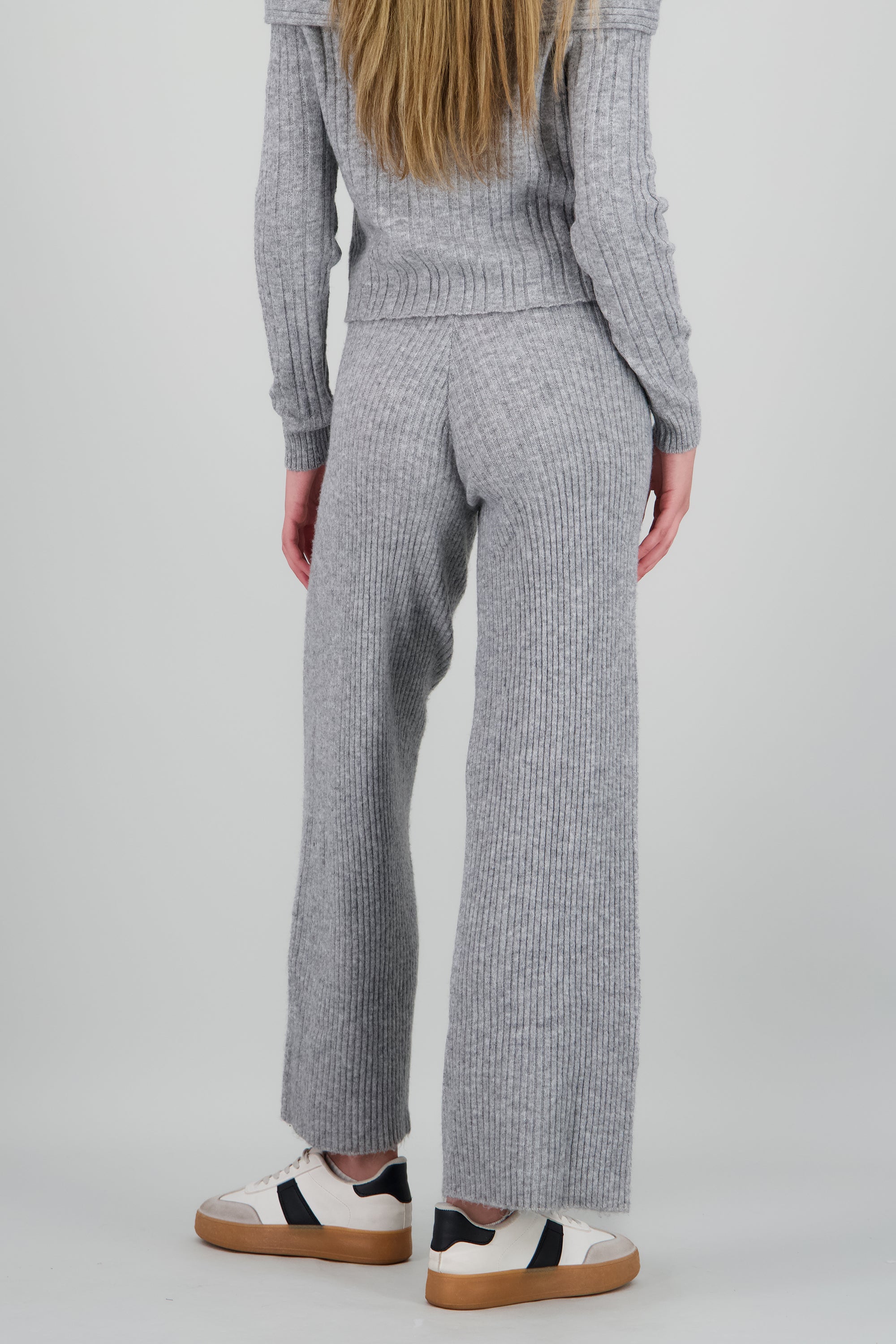 Pantalones tejidos confort fit GRIS