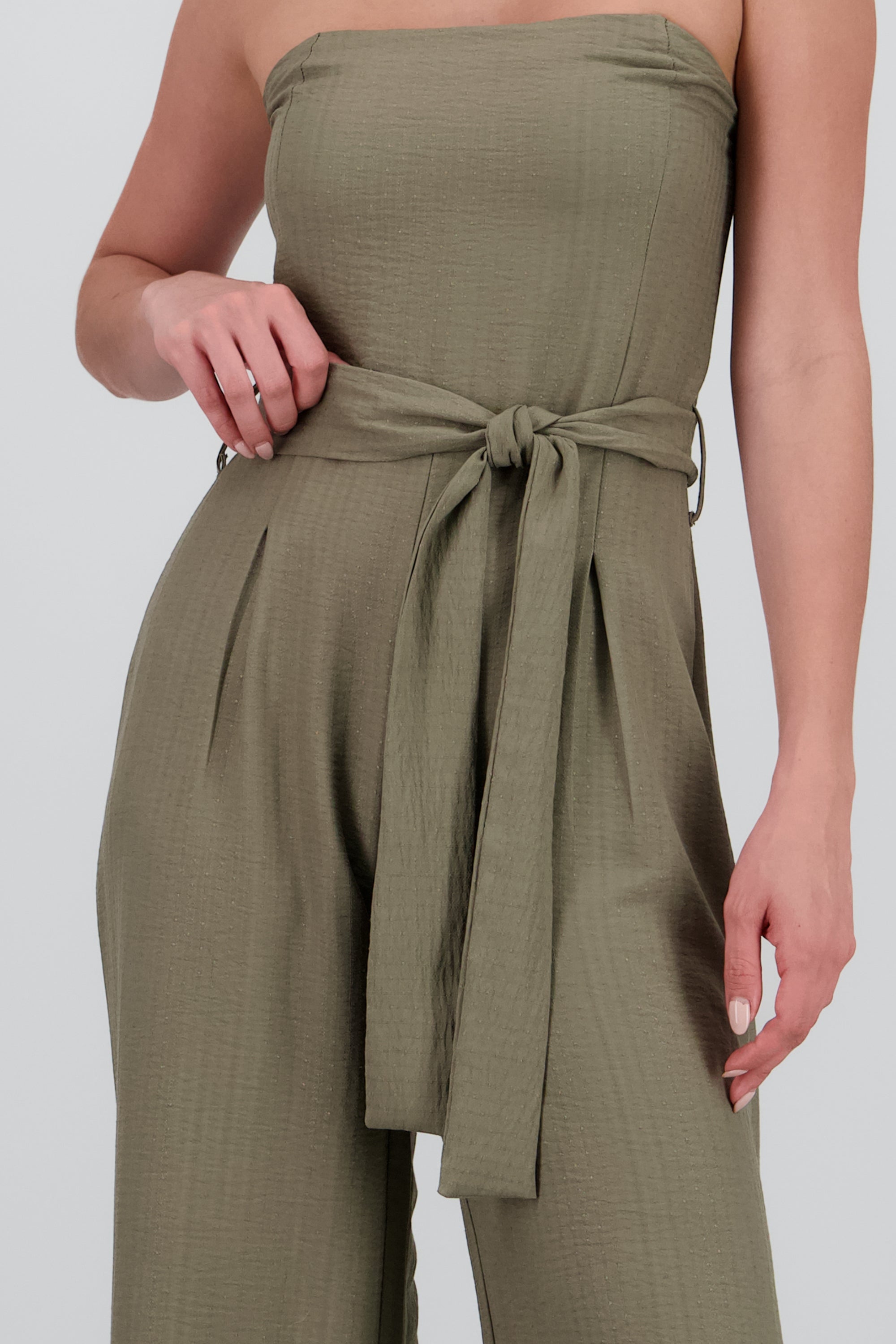 Jumpsuit strapless detalle textura OLIVO