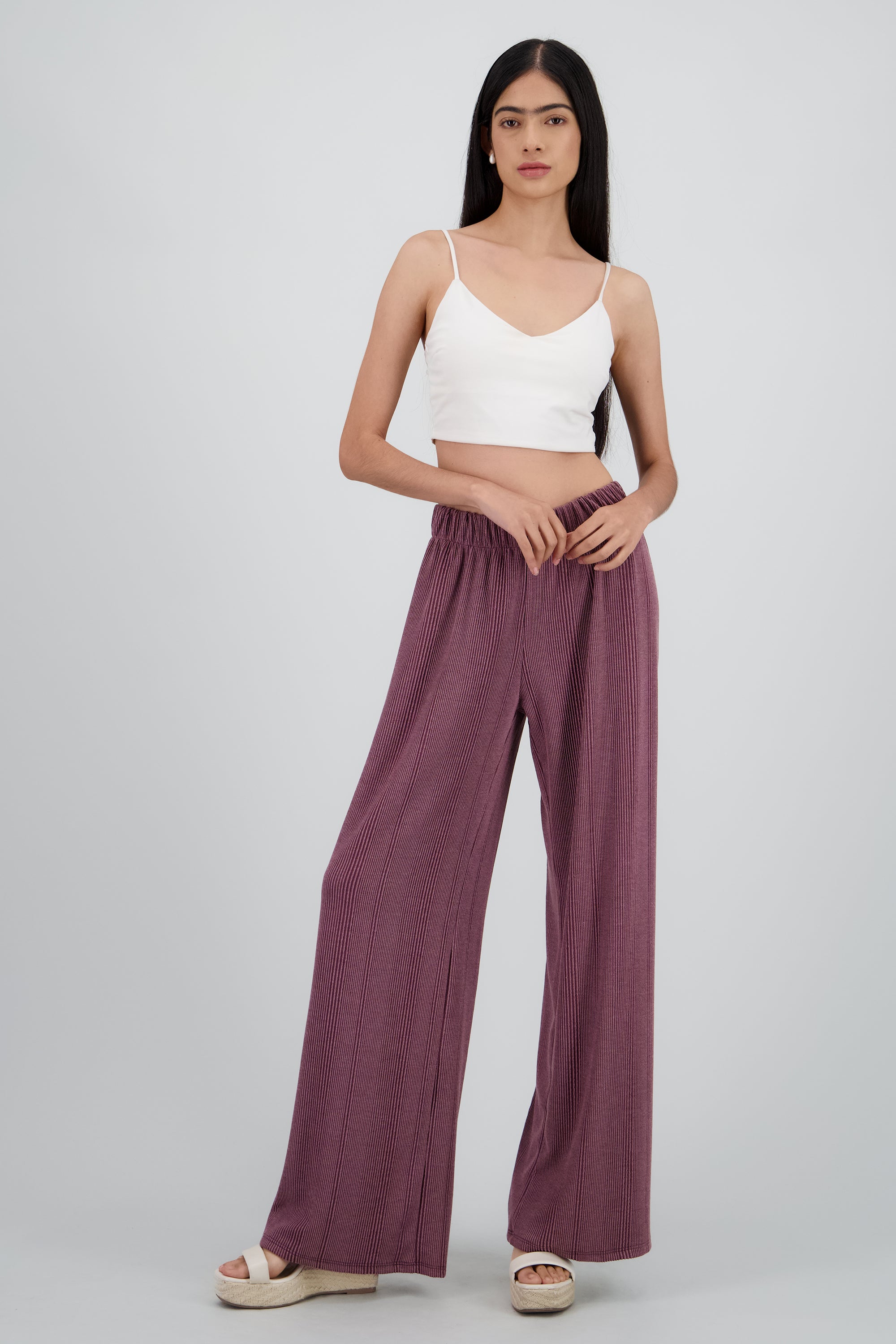 Pantalon amplio detalle textura CIRUELA