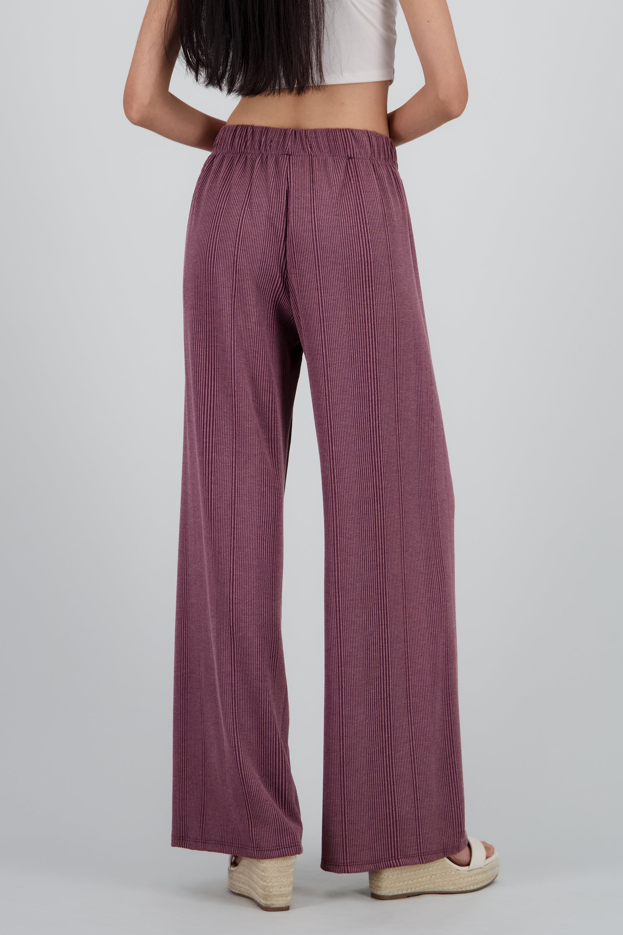 Pantalon amplio detalle textura CIRUELA