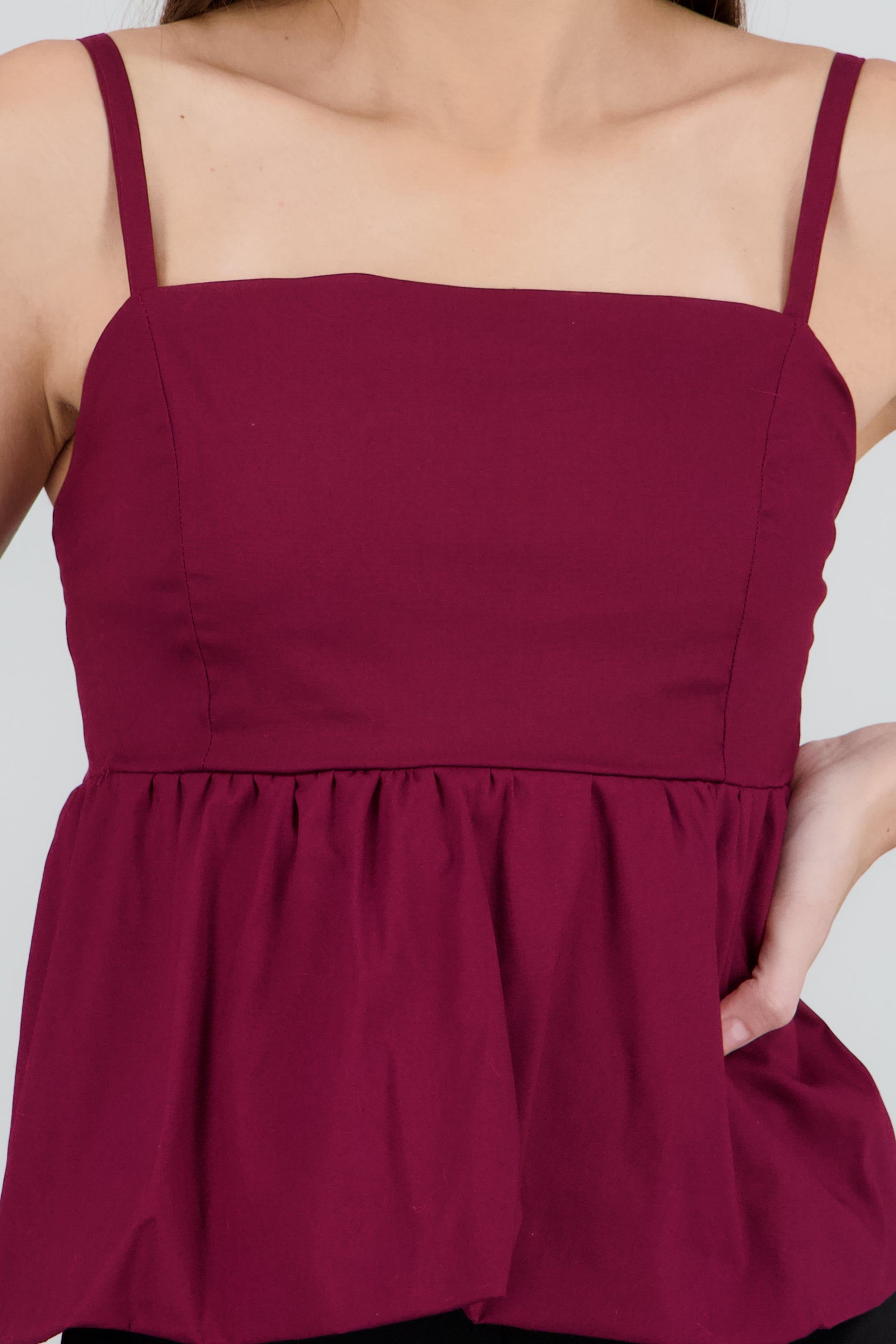 Top tirantes con olan globo CIRUELA