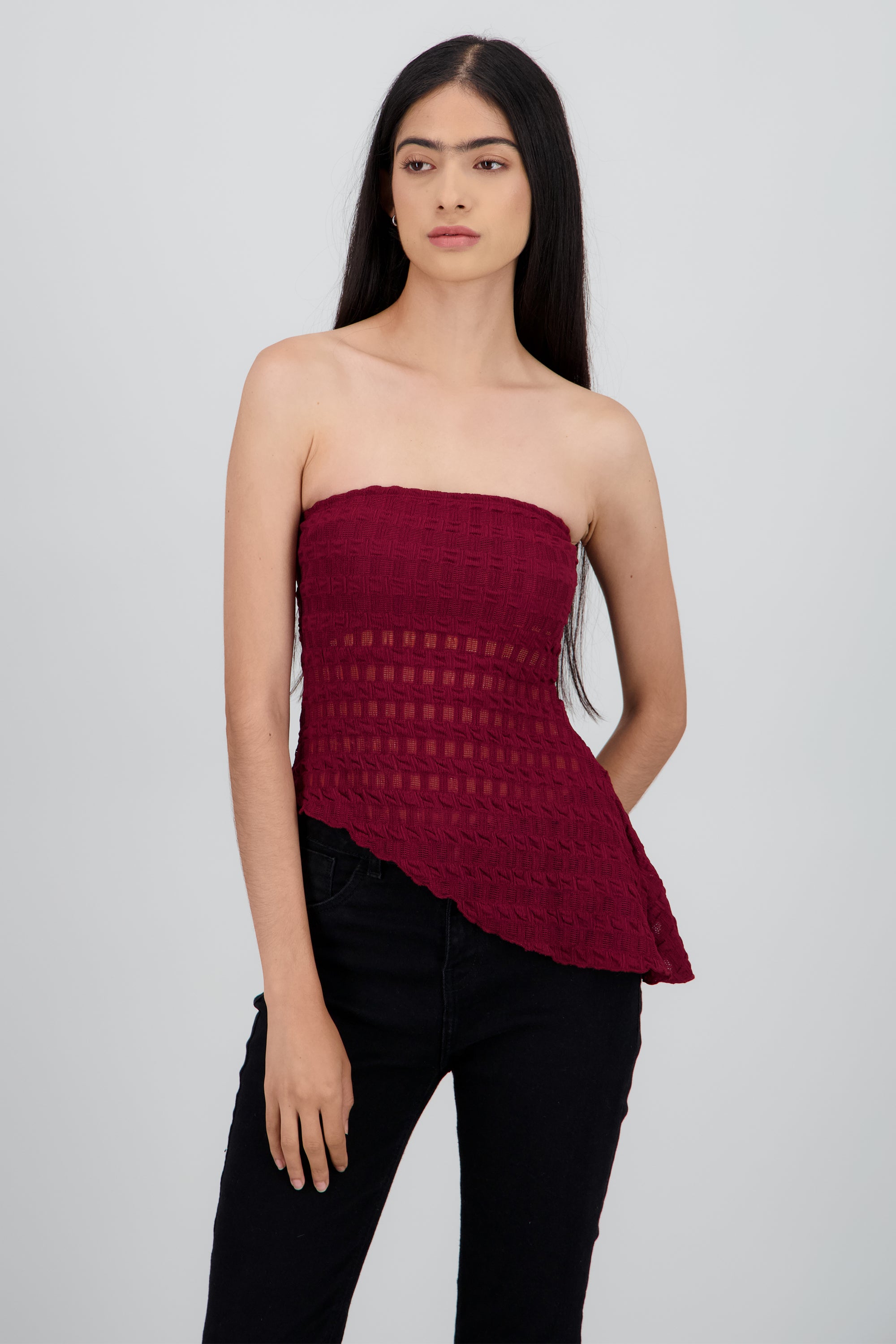 Top strapless asimetrico encaje VINO