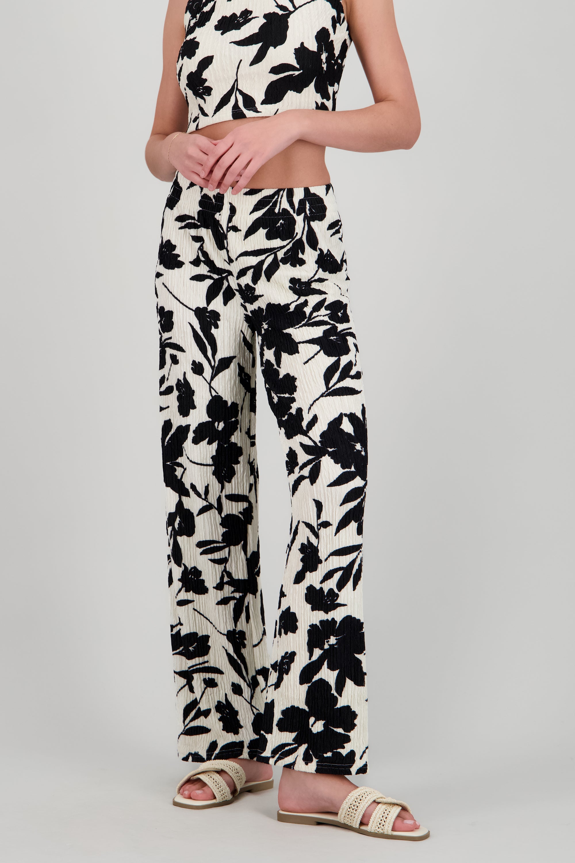 Pantalones fluidos flores tropicales NEGRO COMBO