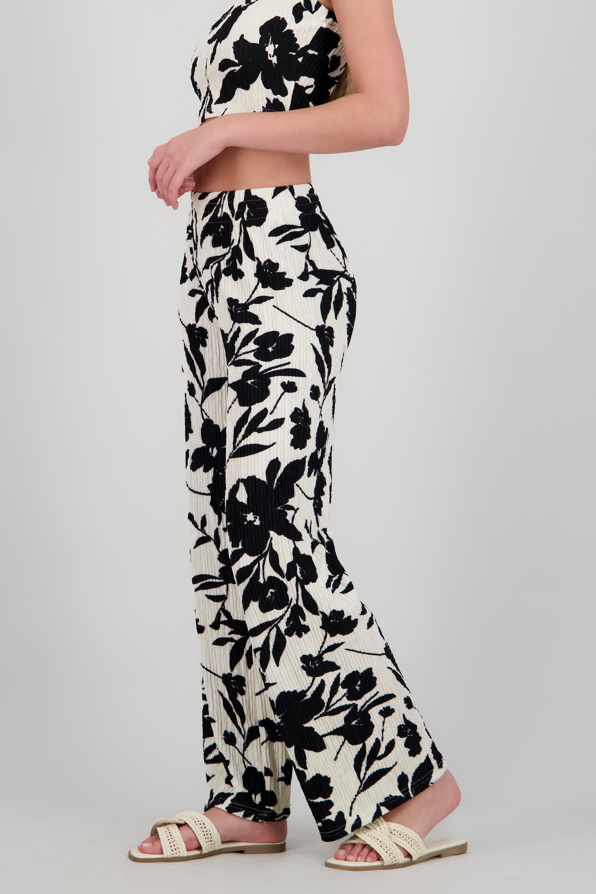 Pantalones fluidos flores tropicales NEGRO COMBO