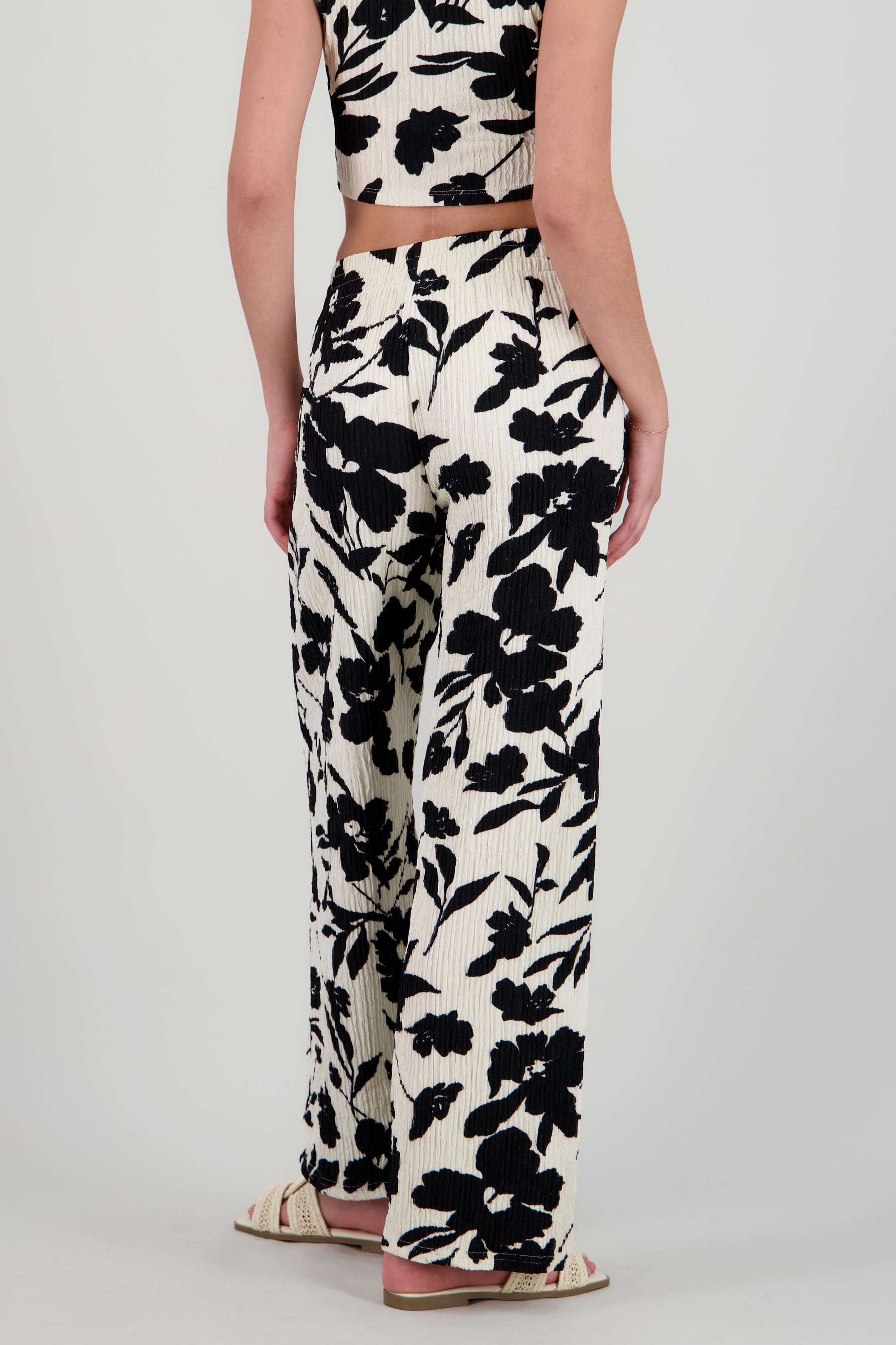 Pantalones fluidos flores tropicales NEGRO COMBO