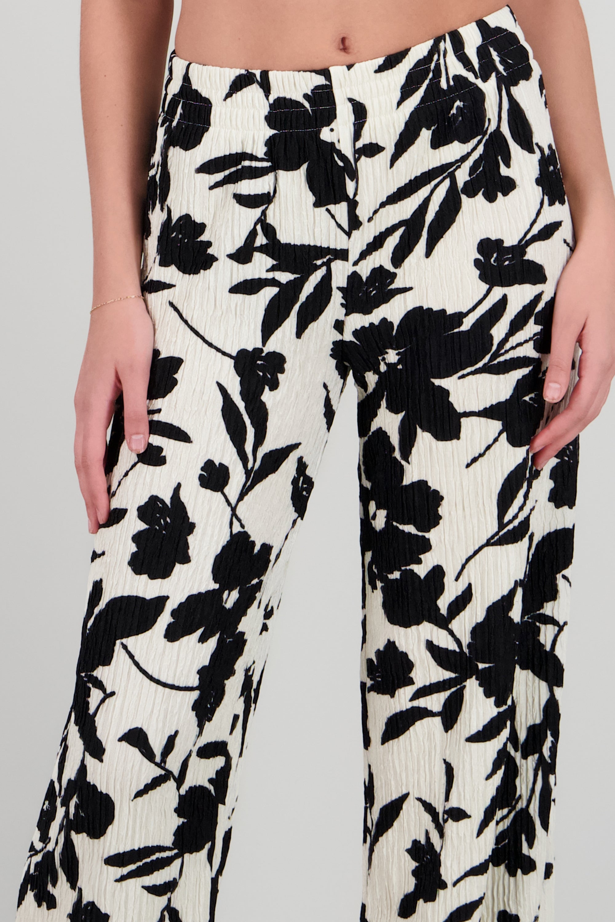 Pantalones fluidos flores tropicales NEGRO COMBO