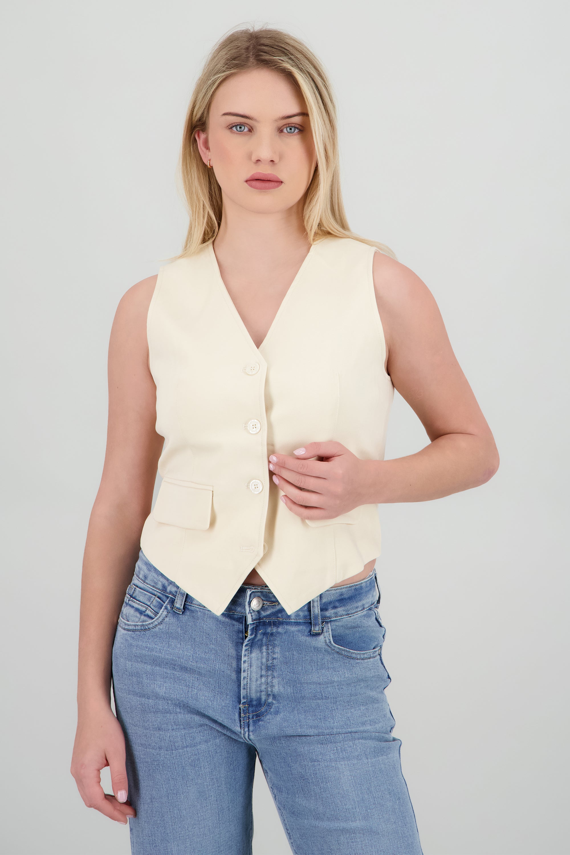 Chaleco crop liso detalle amarre espalda ARENA