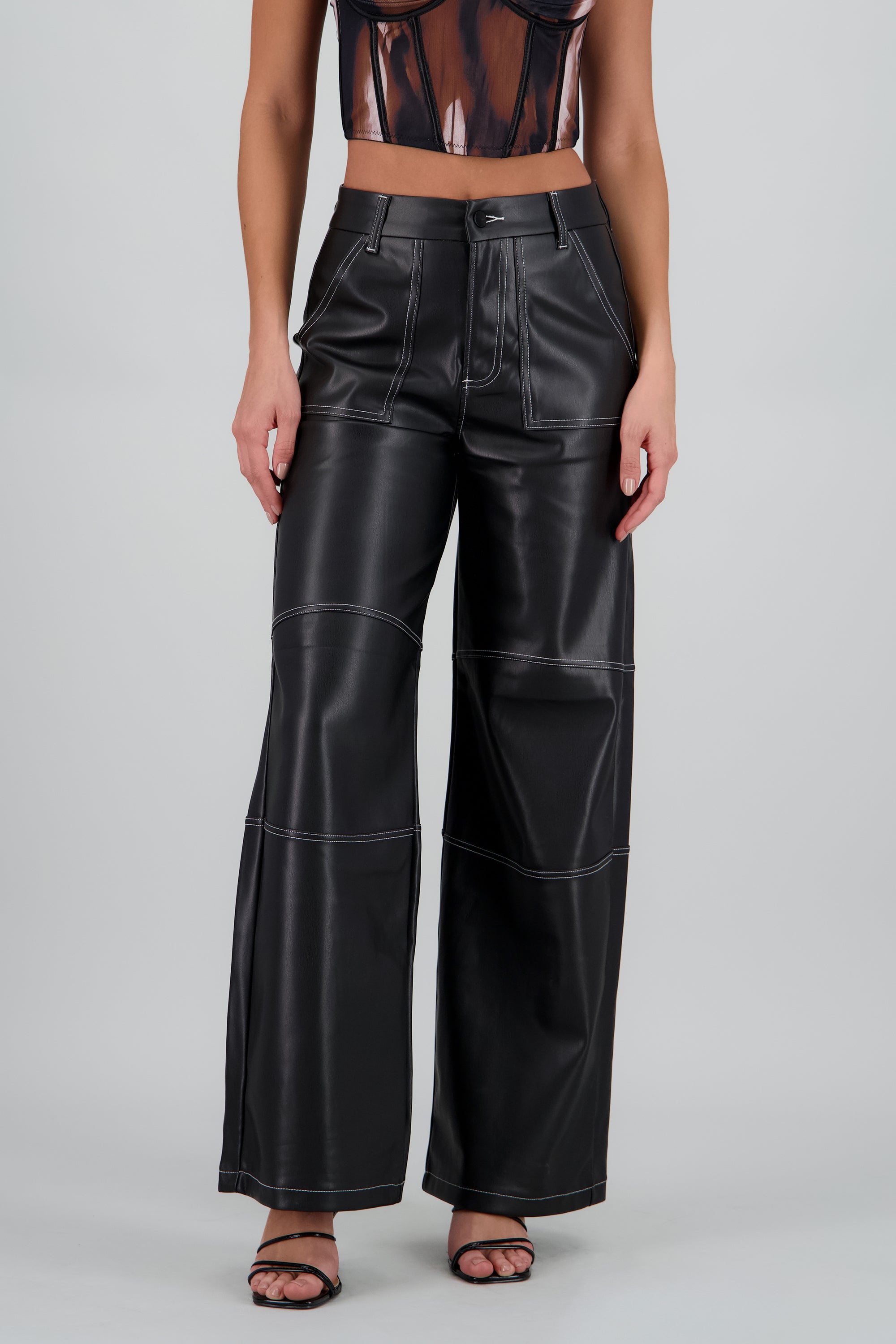 Pantalon de pu detalle costuras en contraste NEGRO