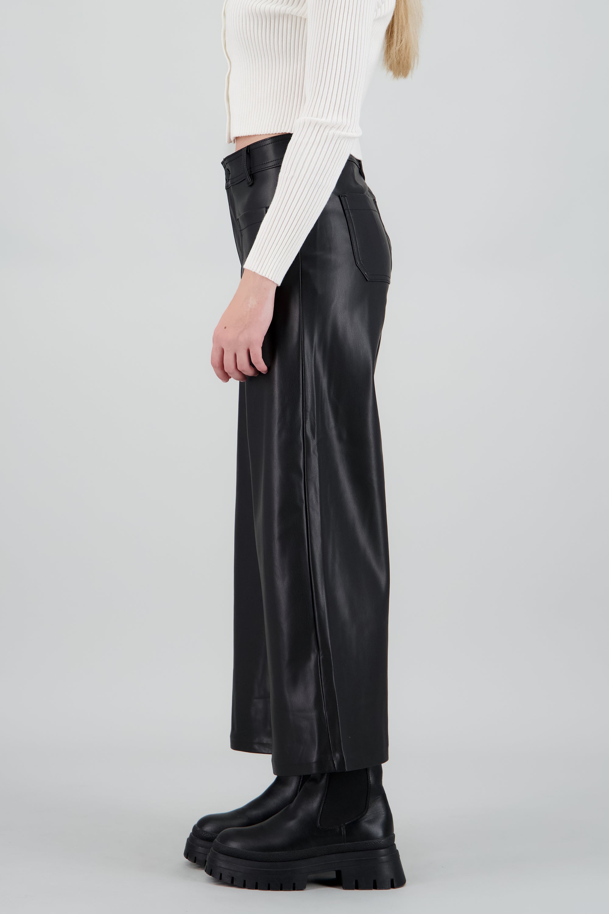 Pantalon amplio pu detalle bolsas NEGRO