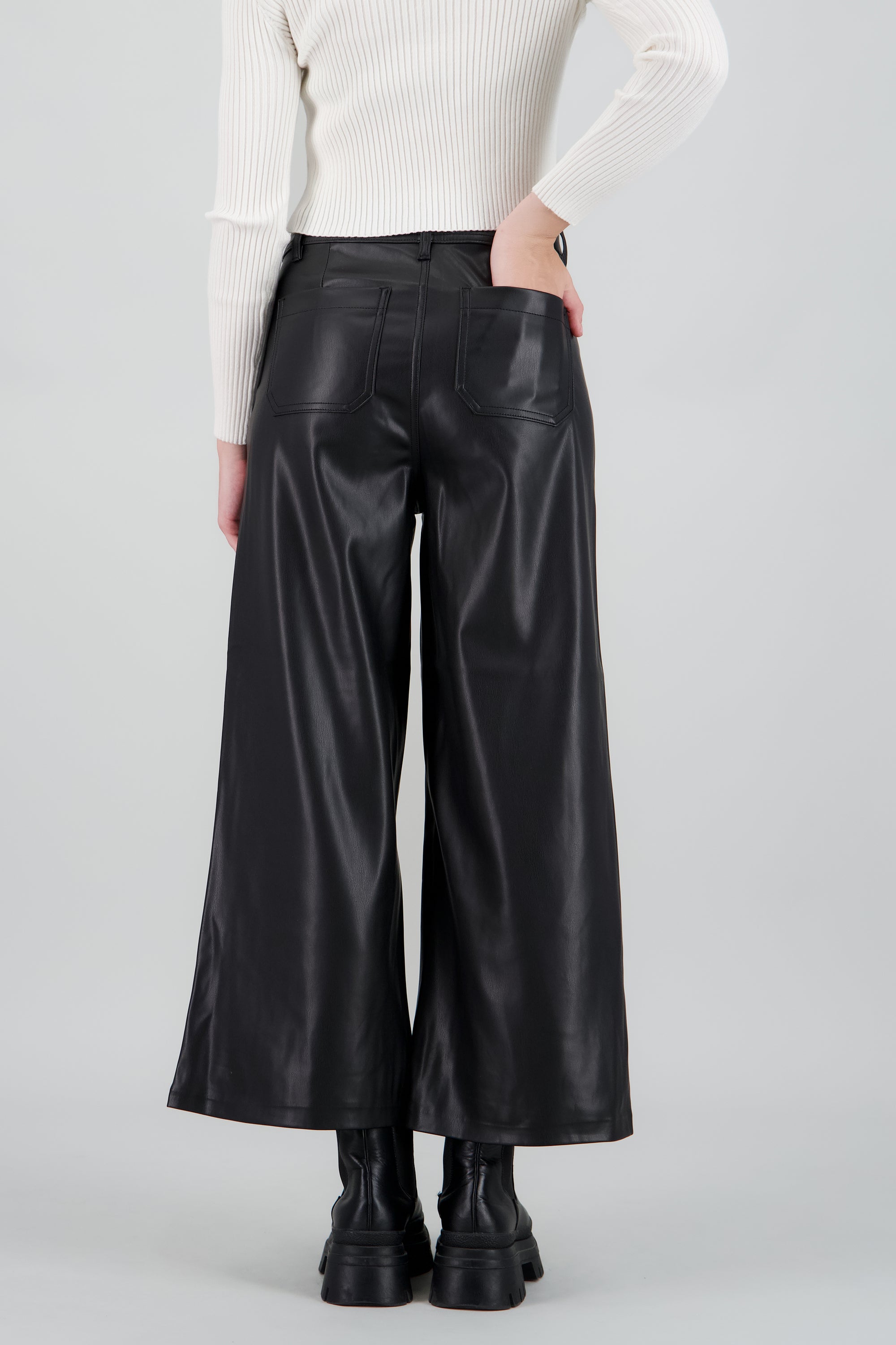 Pantalon amplio pu detalle bolsas NEGRO