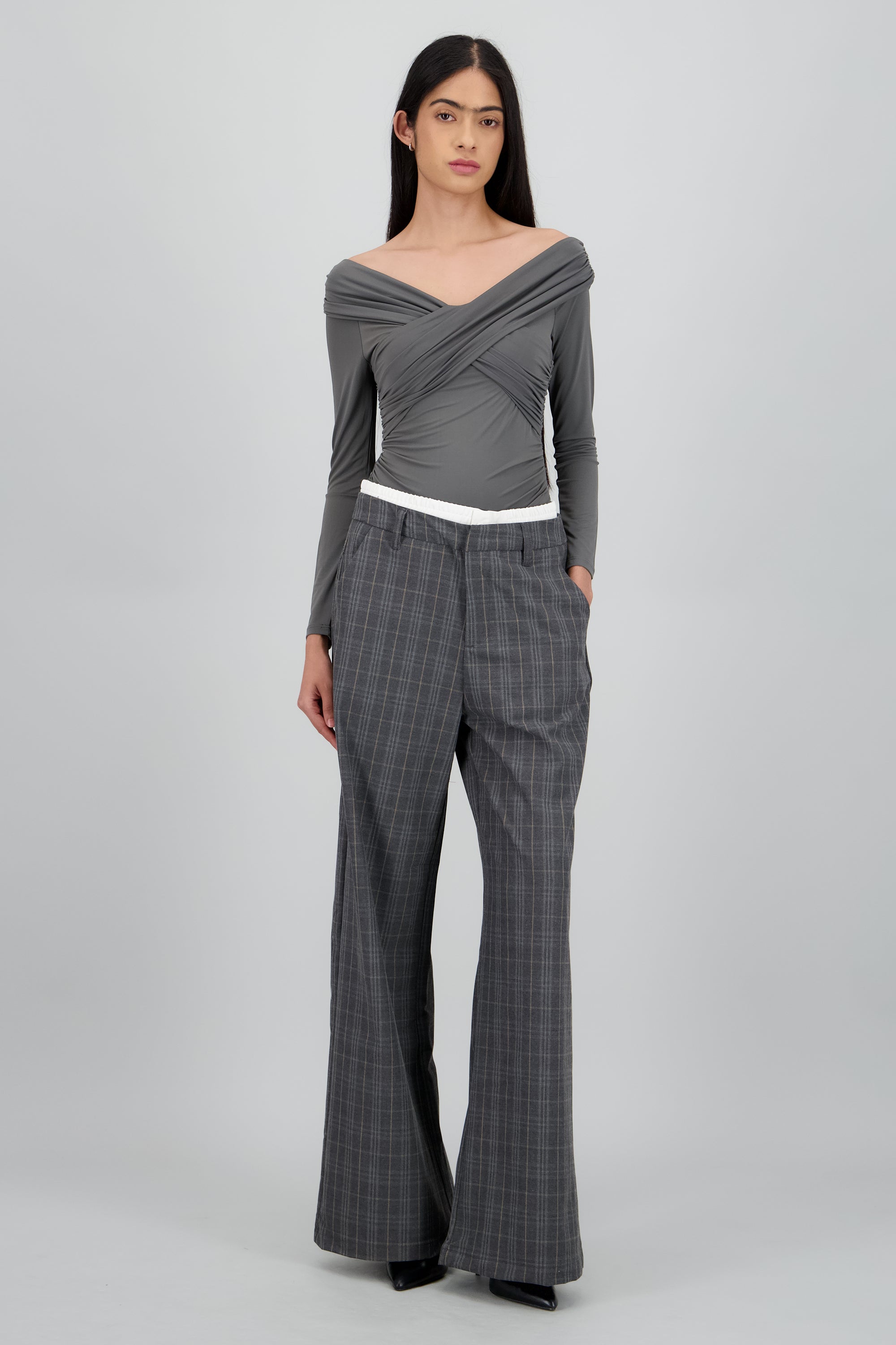 Pantalon recto de cuadros en contraste GRIS COMBO