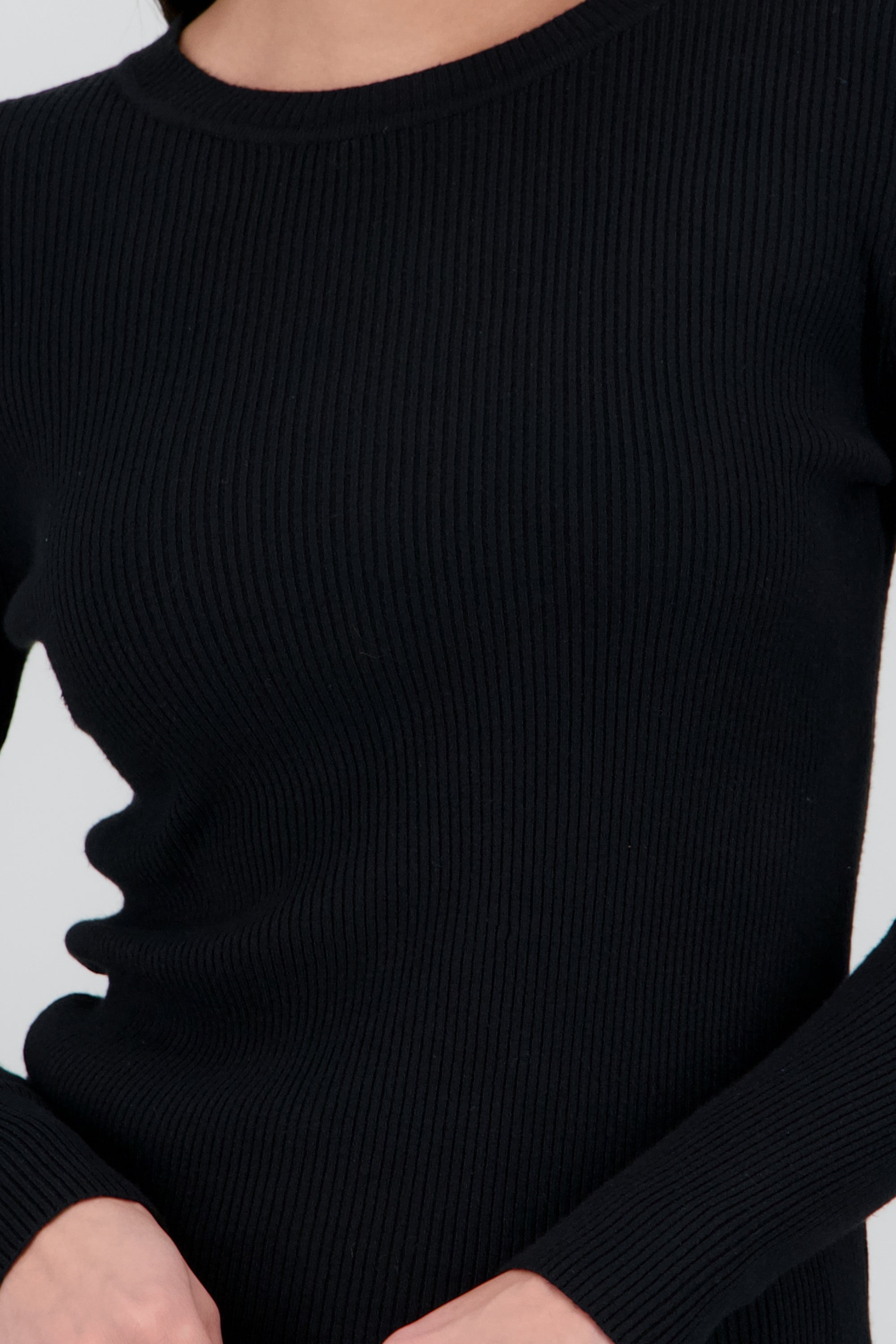 Top tejido cuello redondo manga larga NEGRO