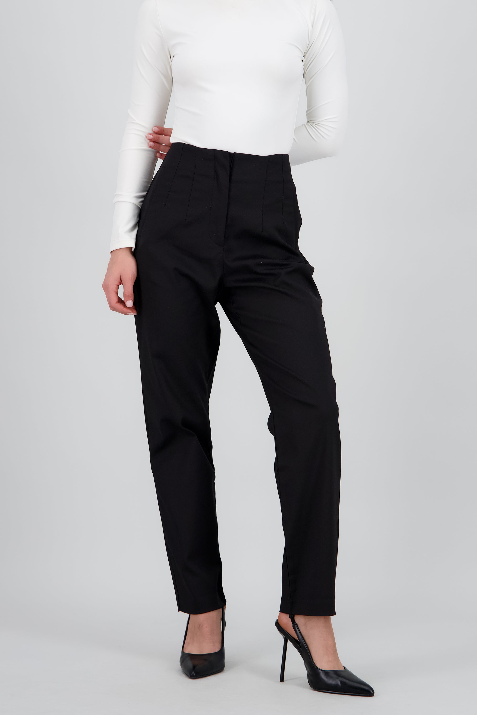 Pantalon liso bolsas NEGRO