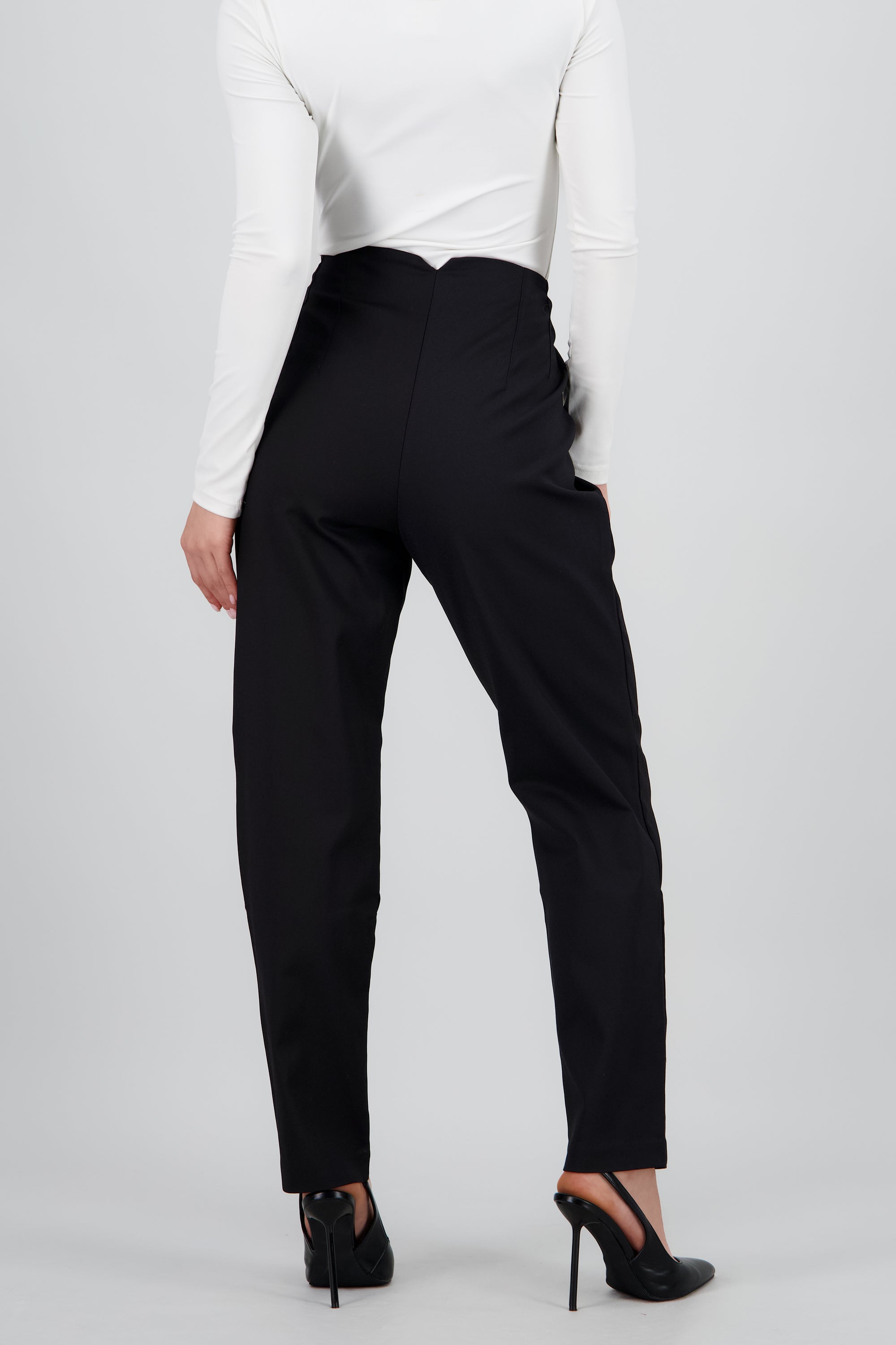 Pantalon liso bolsas NEGRO