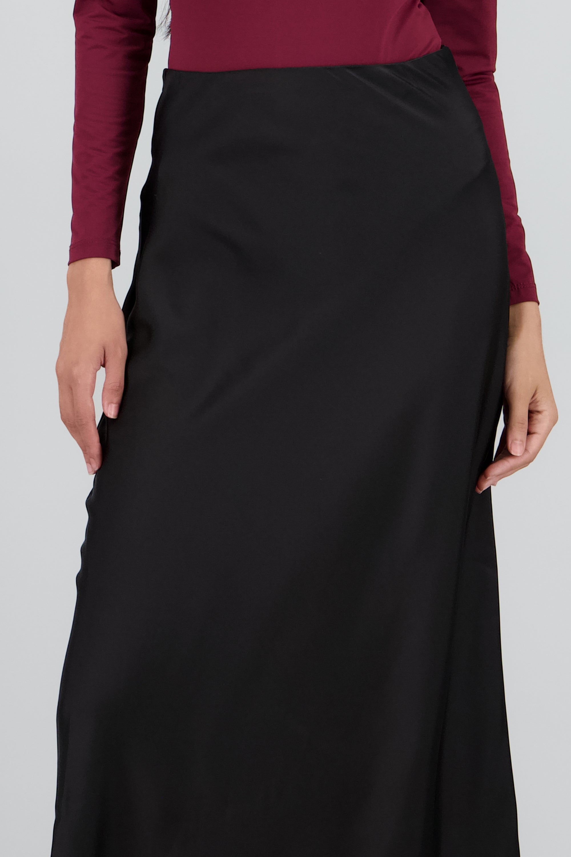 Falda midi satin abertura NEGRO