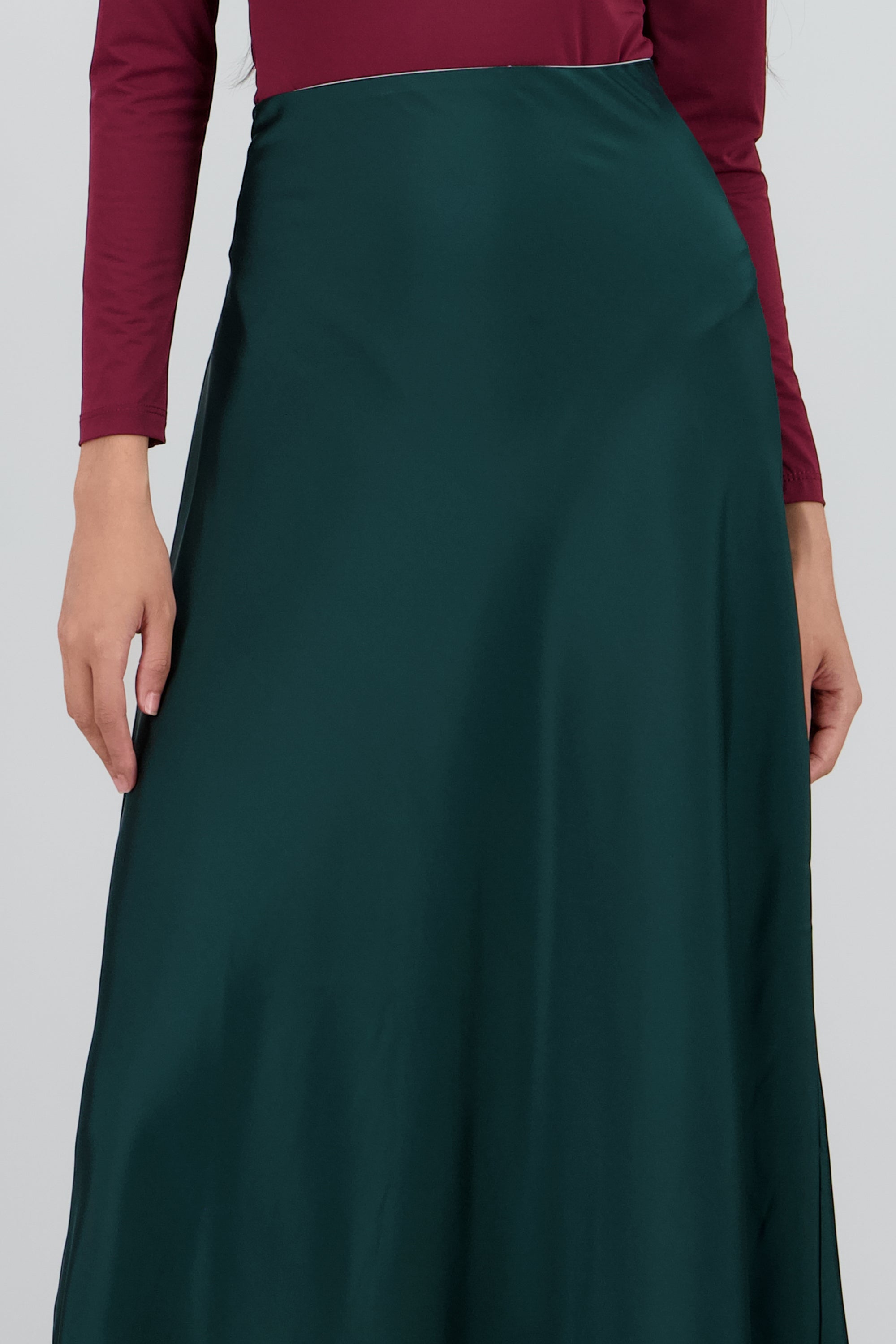 Falda midi satin abertura VERDE
