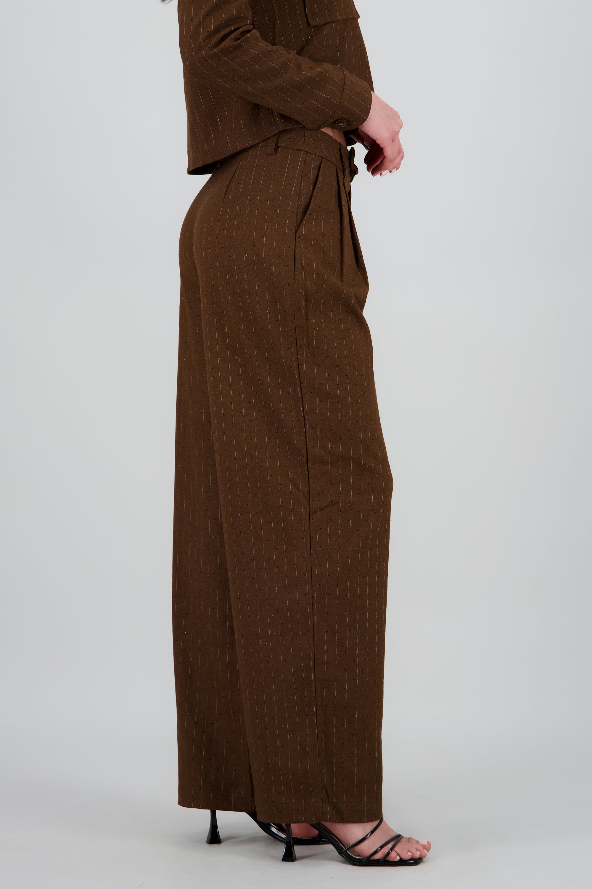 Pantalon amplio liso detalle tela CAFE