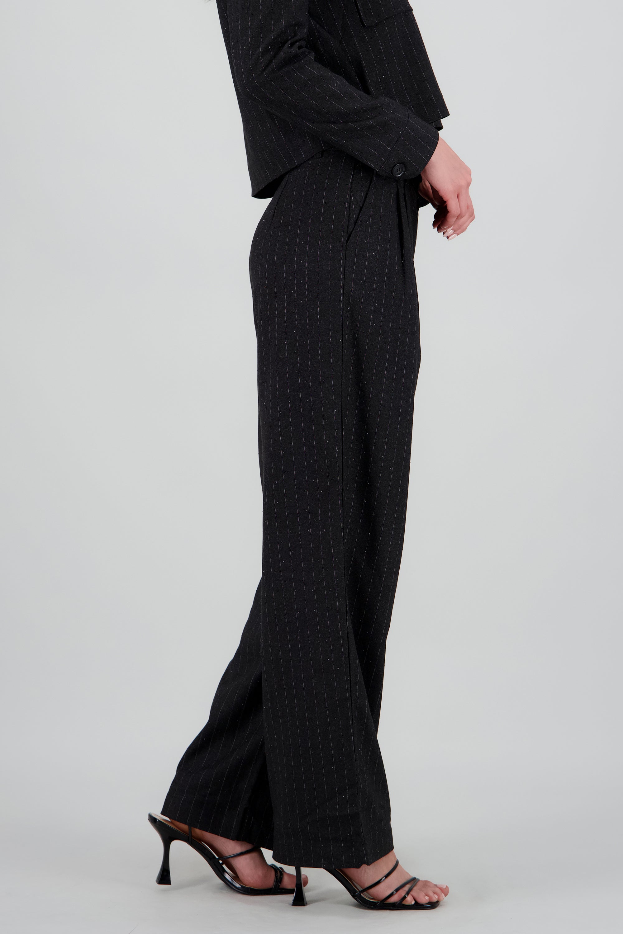 Pantalon amplio liso detalle tela NEGRO