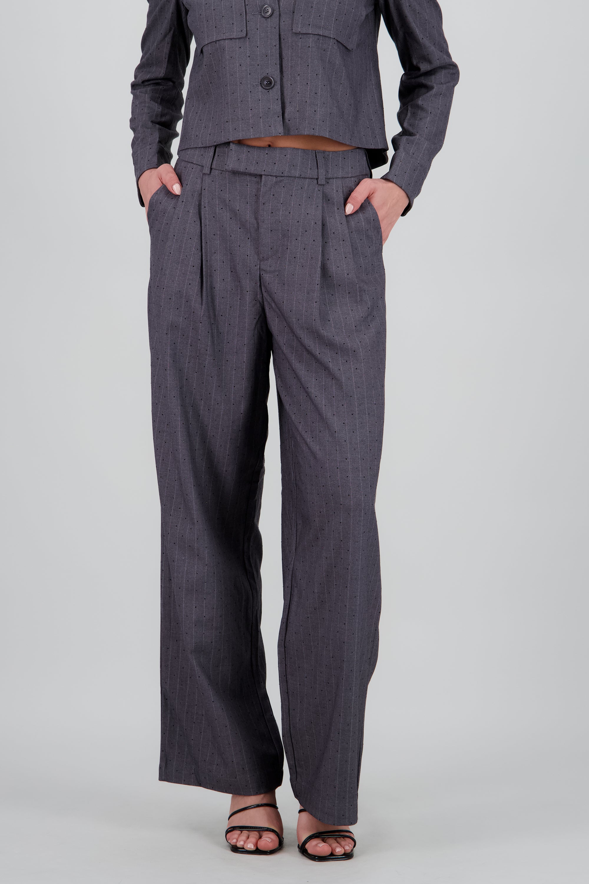 Pantalon amplio liso detalle tela GRIS