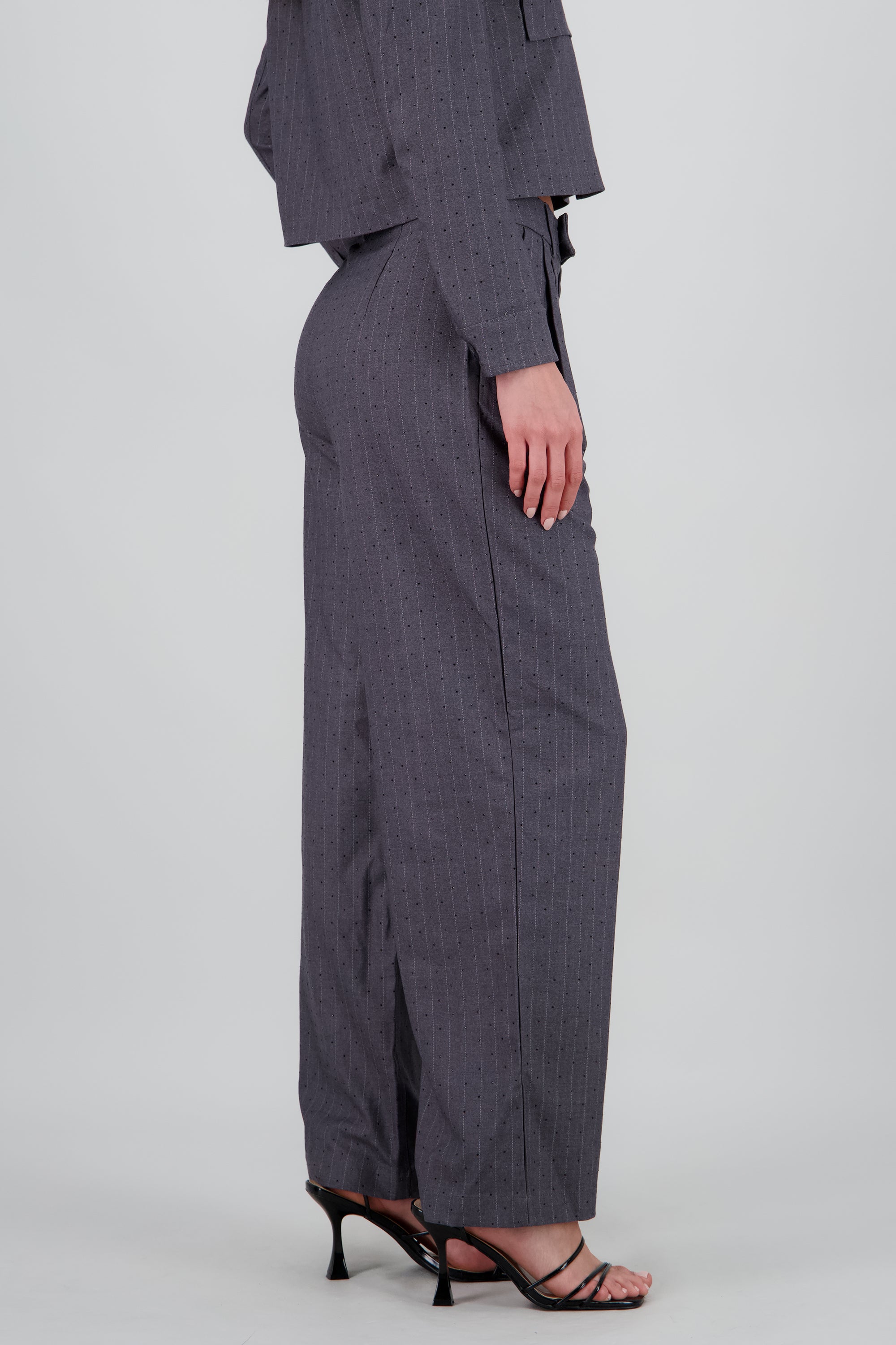Pantalon amplio liso detalle tela GRIS