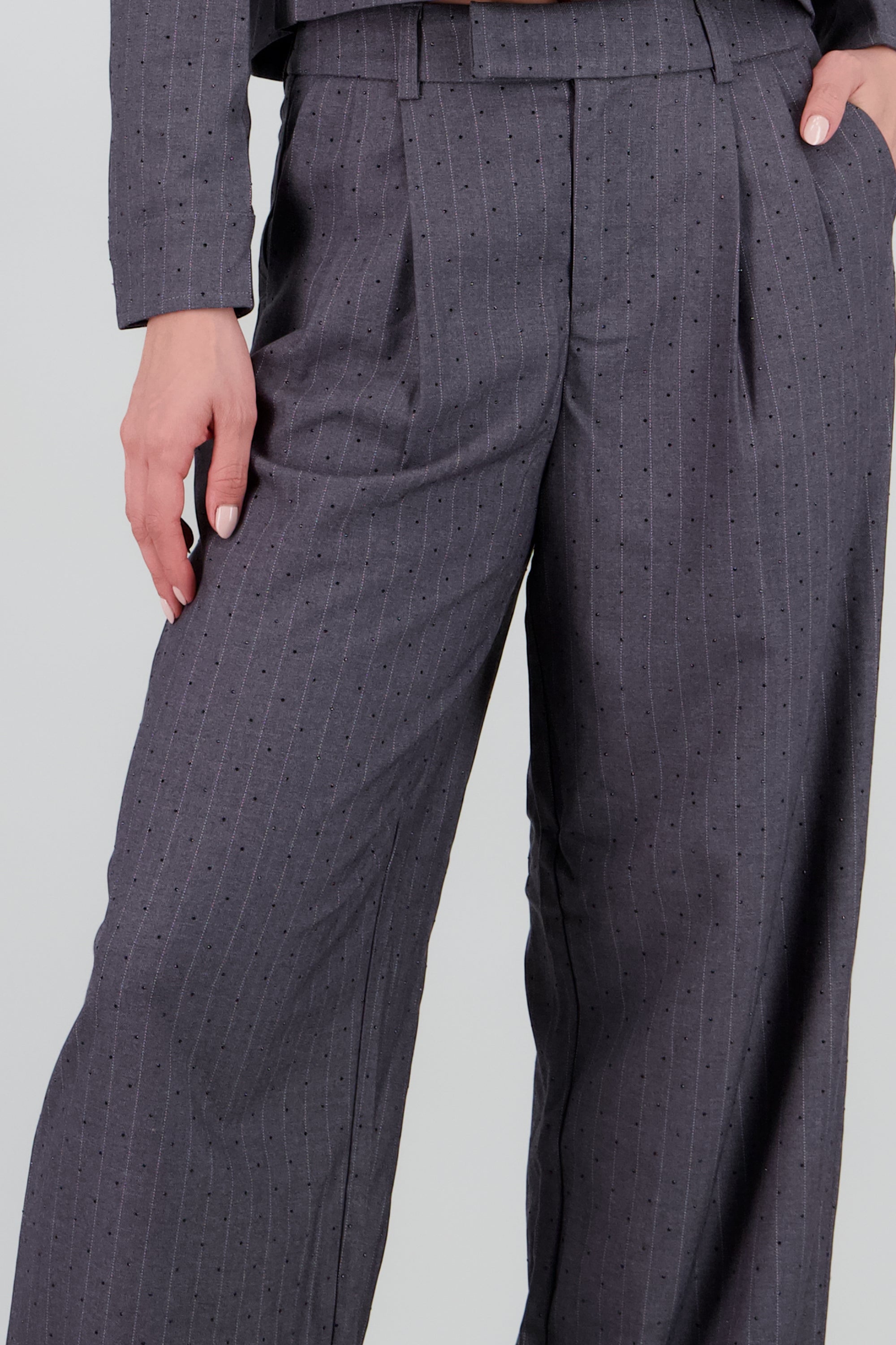 Pantalon amplio liso detalle tela GRIS