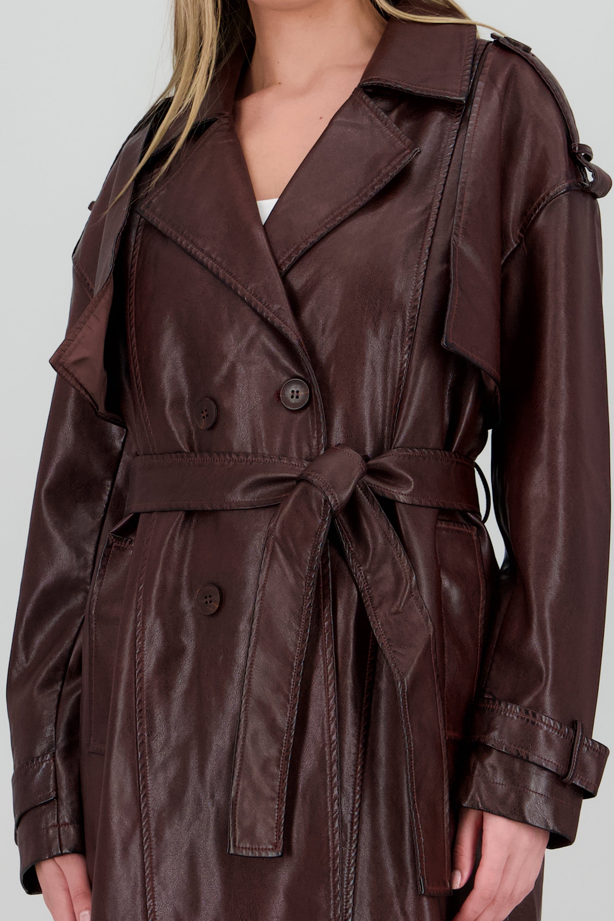 Gabardina lisa cruzada pu VINO