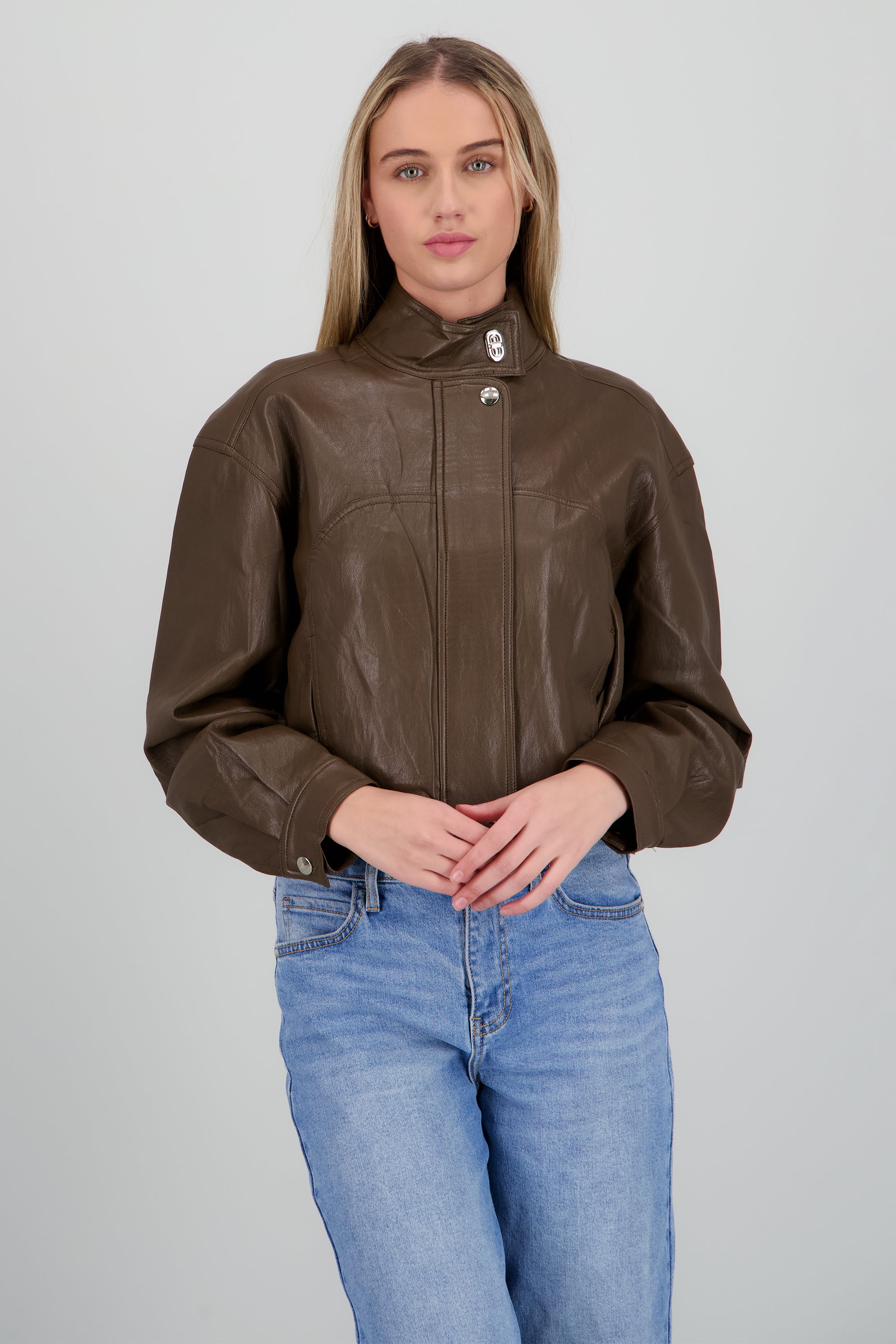 Chamarra cuello alto pu CAFE