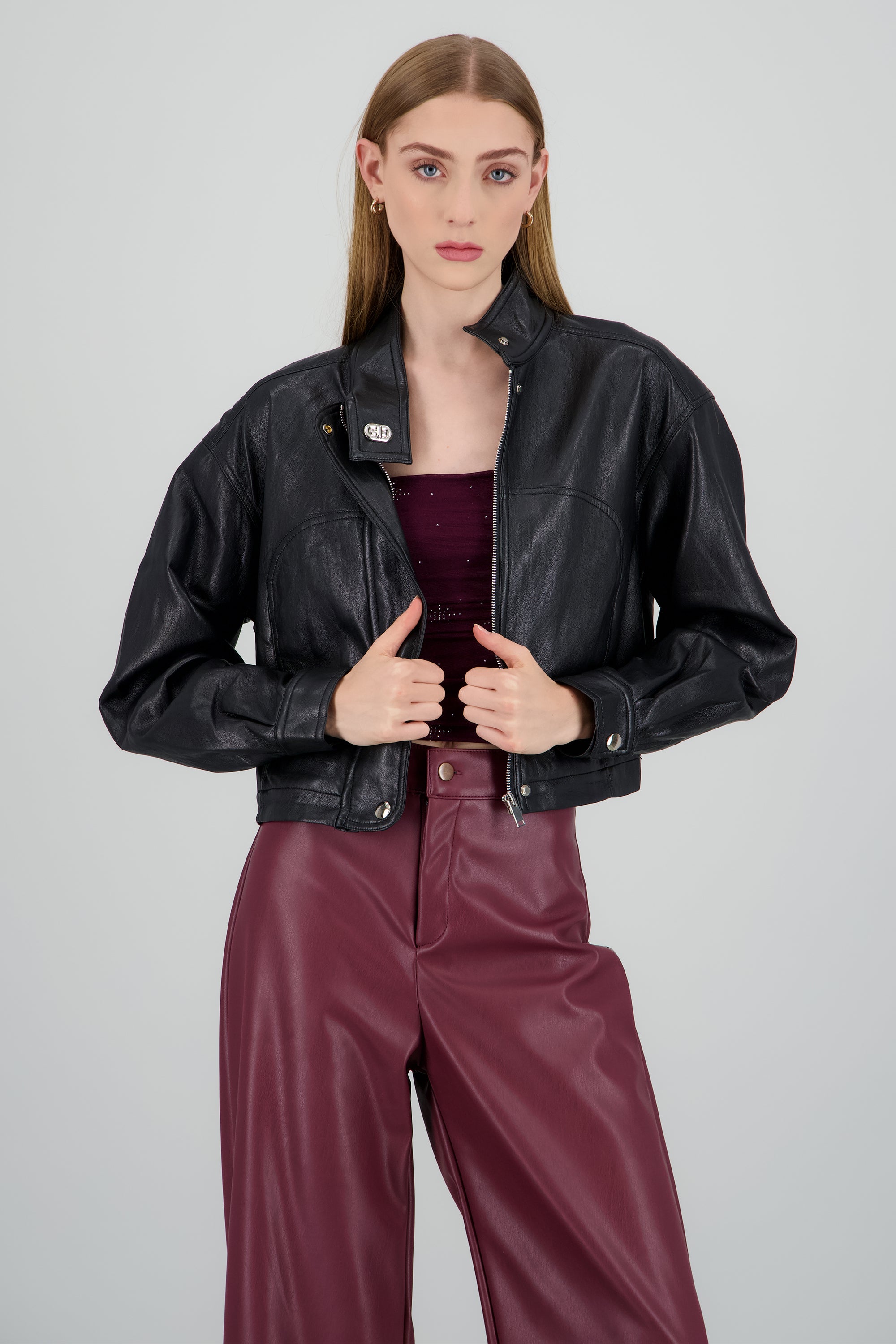 Chamarra cuello alto pu NEGRO