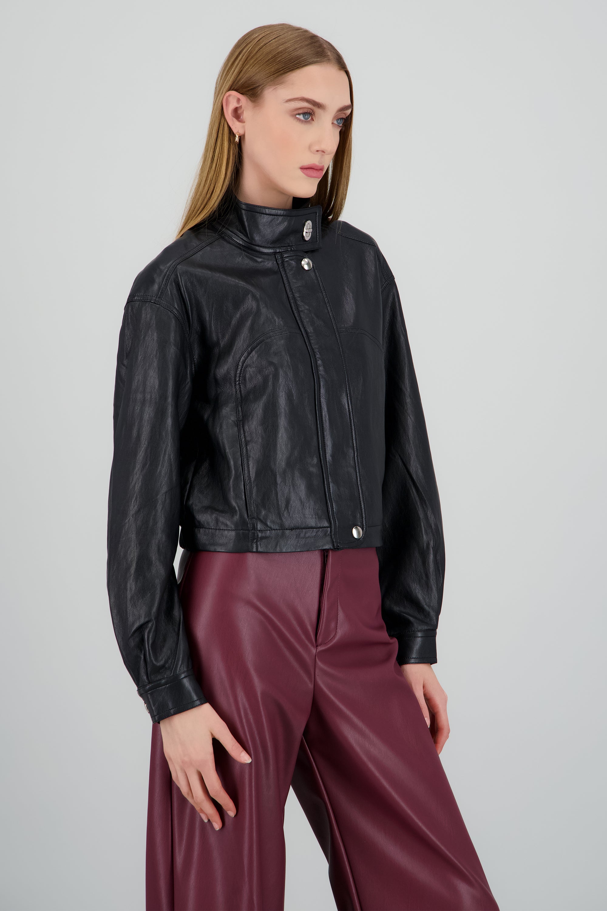 Chamarra cuello alto pu NEGRO