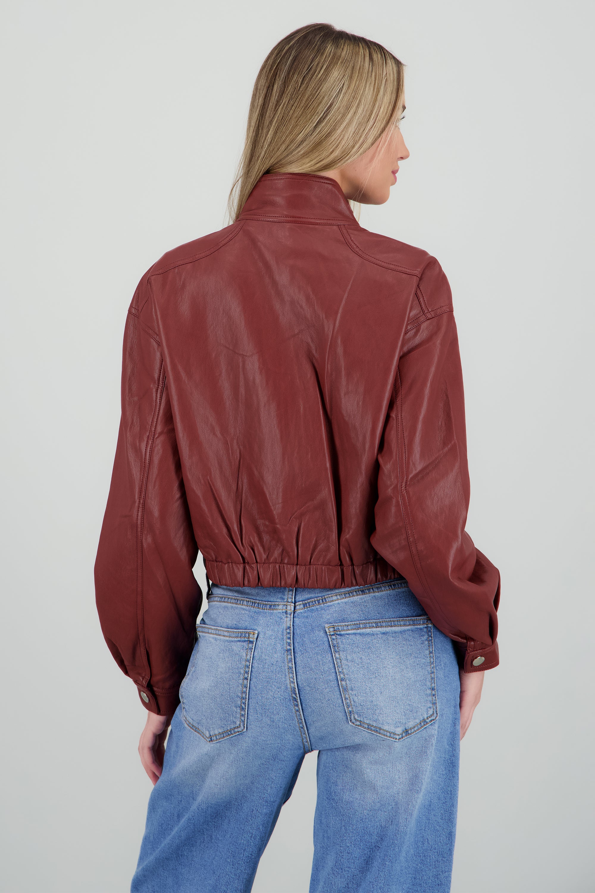 Chamarra cuello alto pu VINO