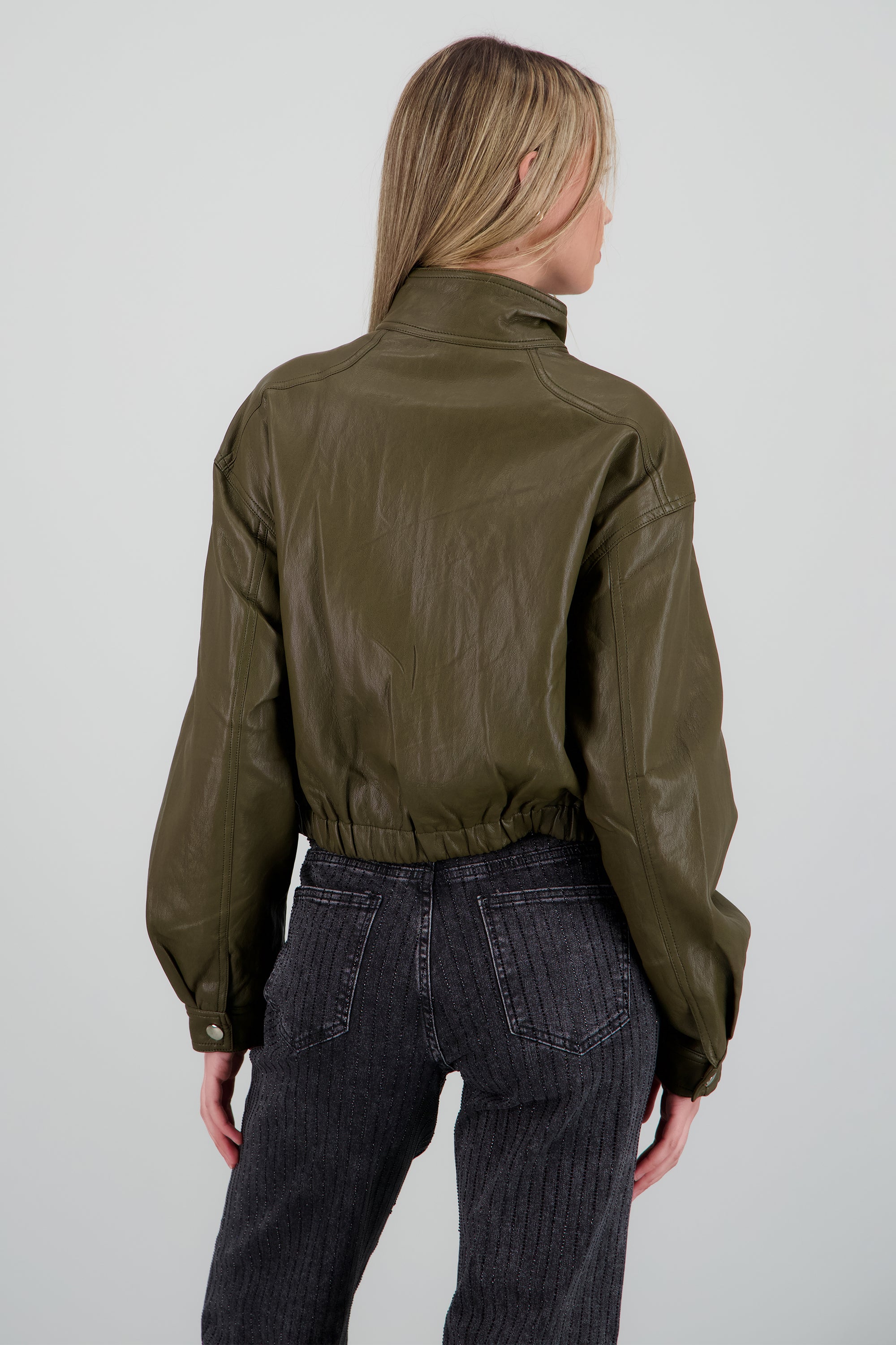 Chamarra cuello alto pu OLIVO