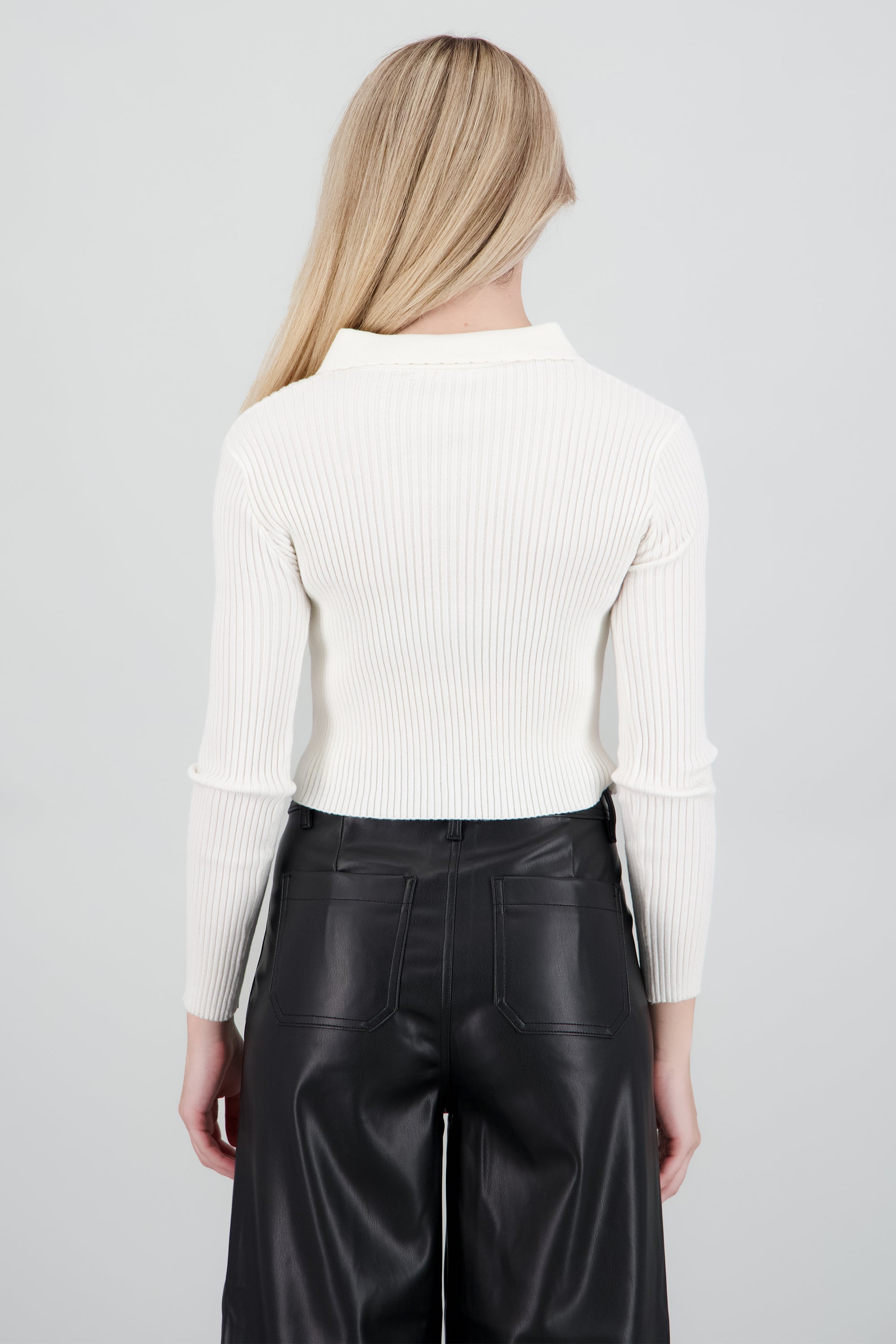 Top tejido tipo polo con botones HUESO