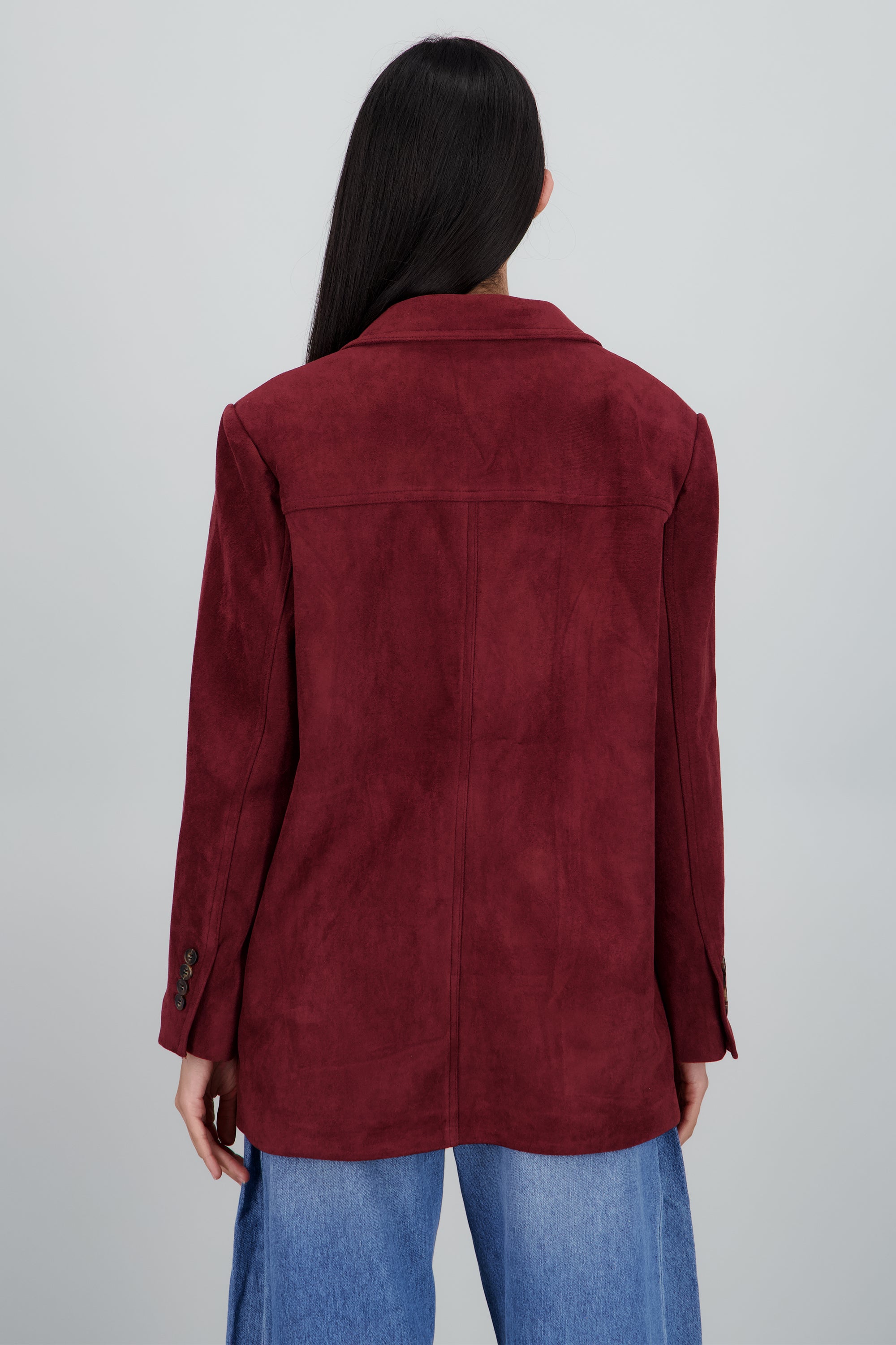 Saco oversized detalle tela CIRUELA