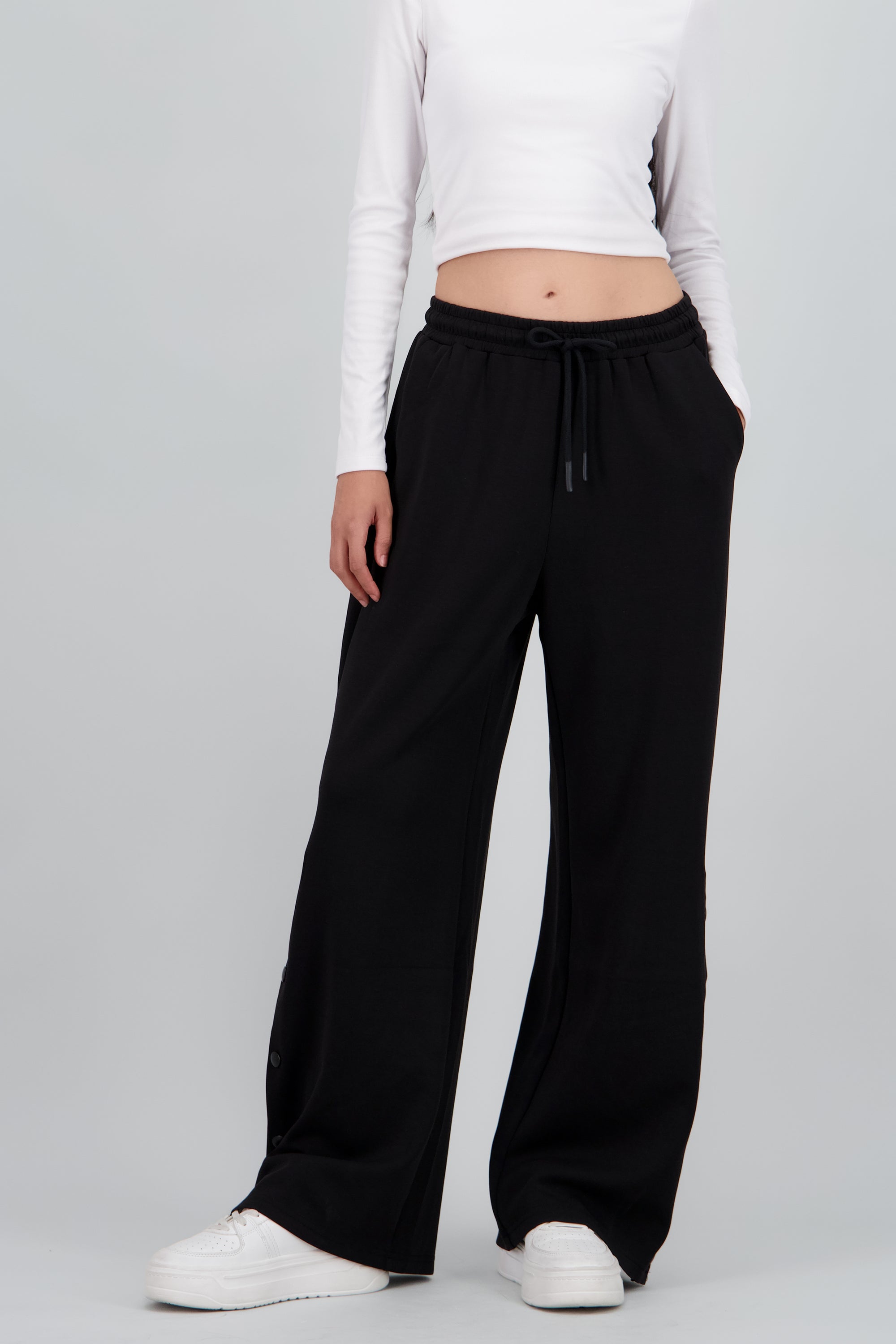 Pantalon liso recto NEGRO