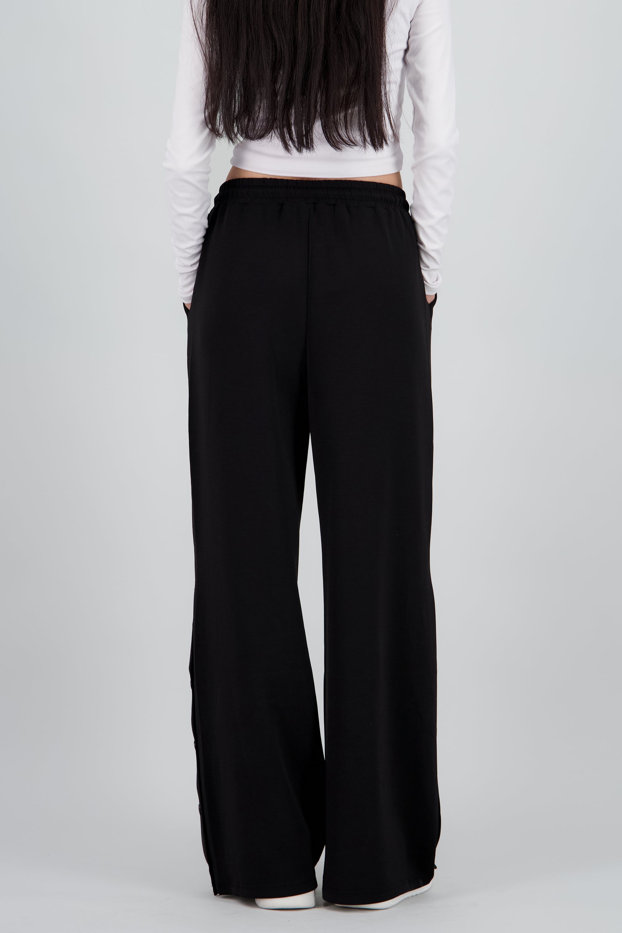 Pantalon liso recto NEGRO