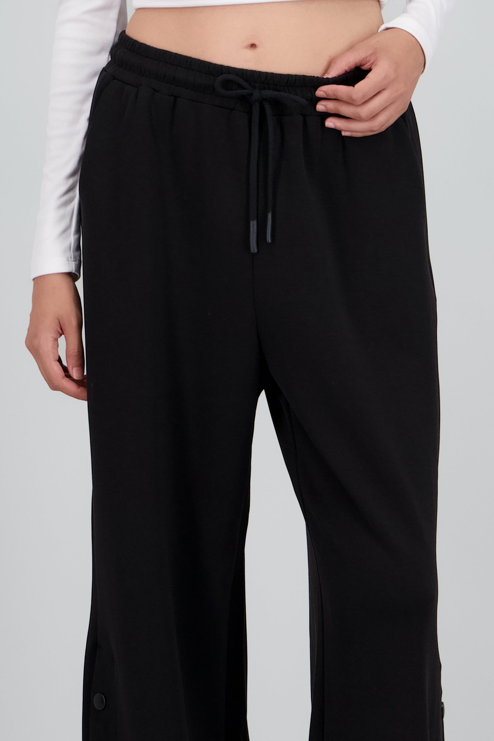 Pantalon liso recto NEGRO