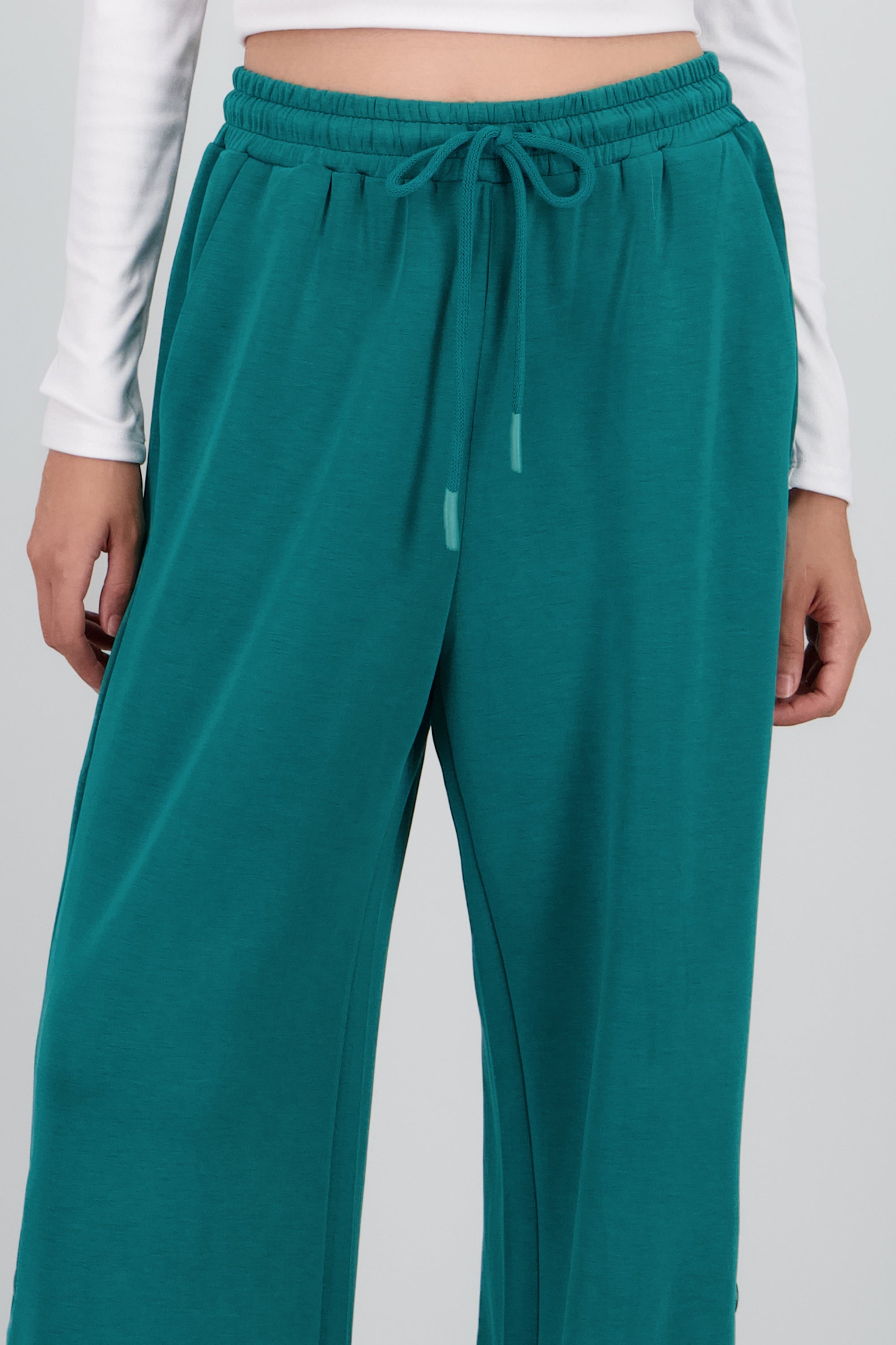 Pantalon liso recto VERDE