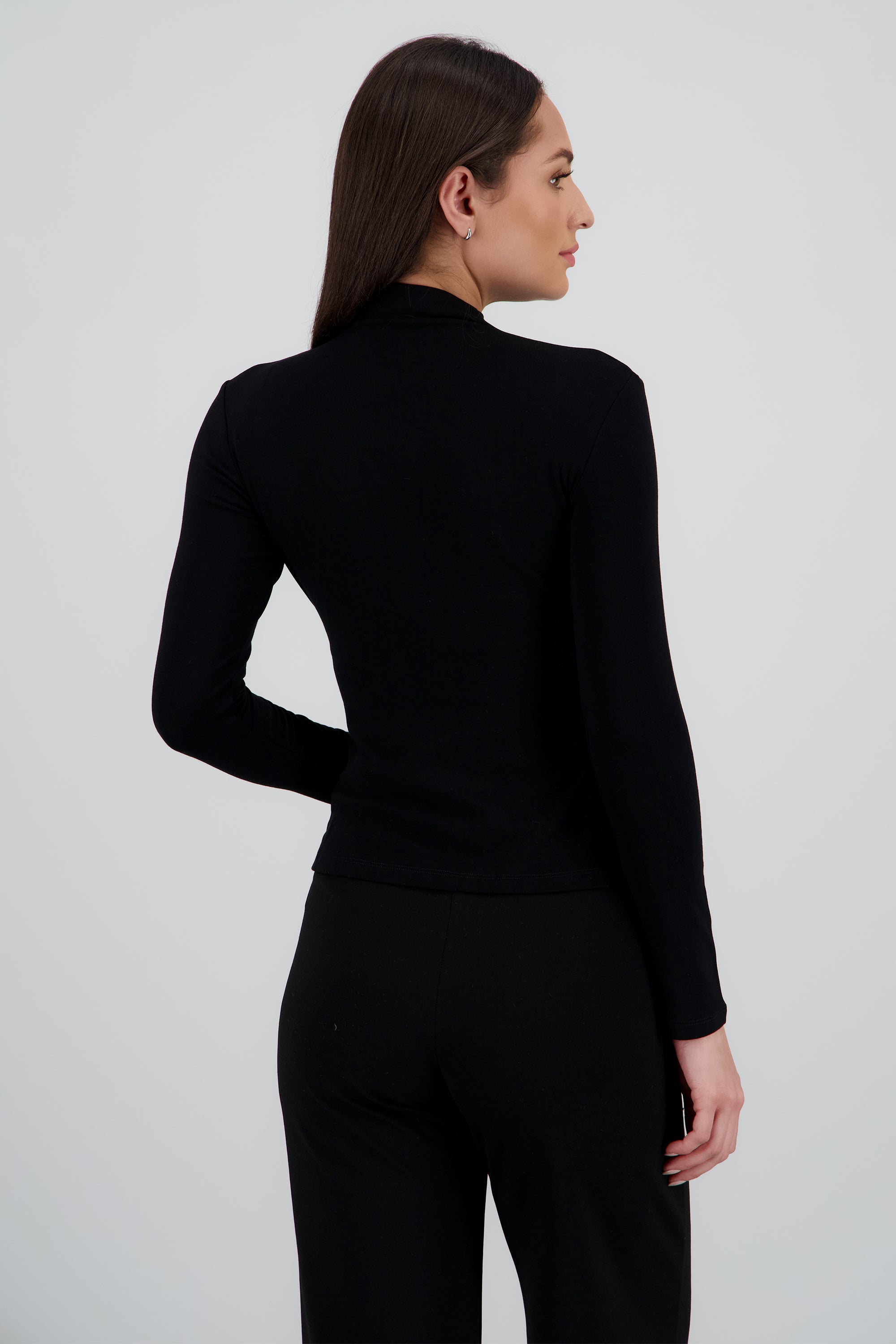 Top liso manga larga cuello alto NEGRO