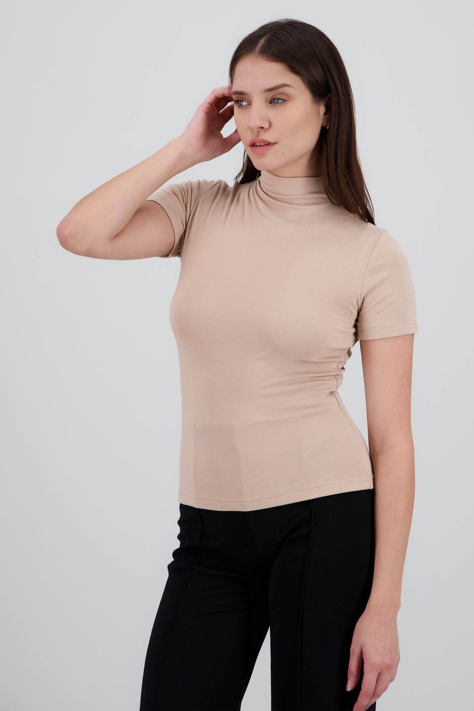 Top manga corta liso cuello alto BEIGE