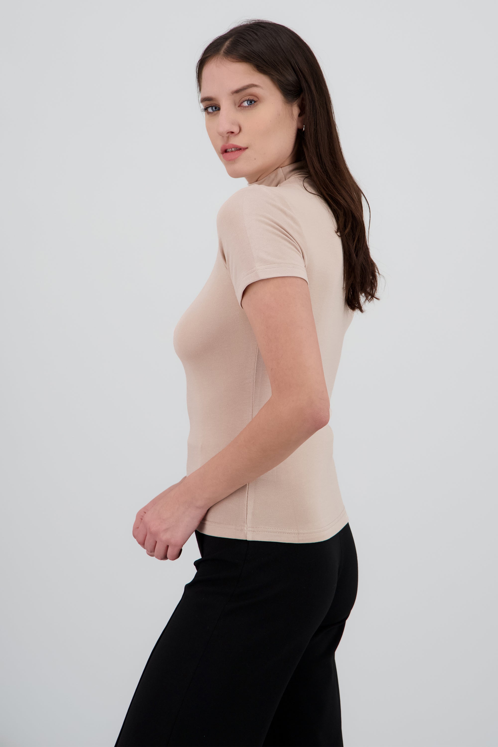 Top manga corta liso cuello alto BEIGE