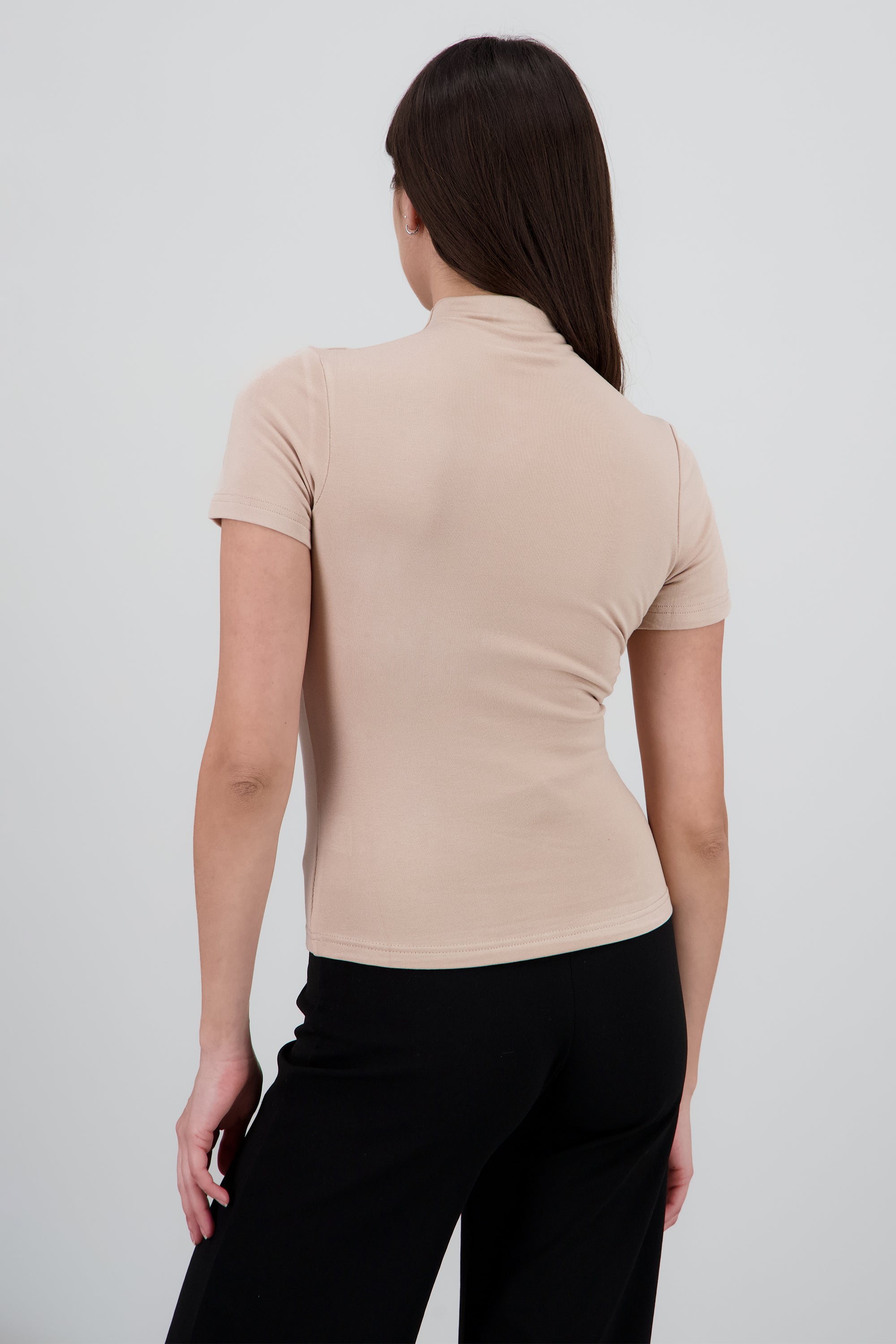 Top manga corta liso cuello alto BEIGE