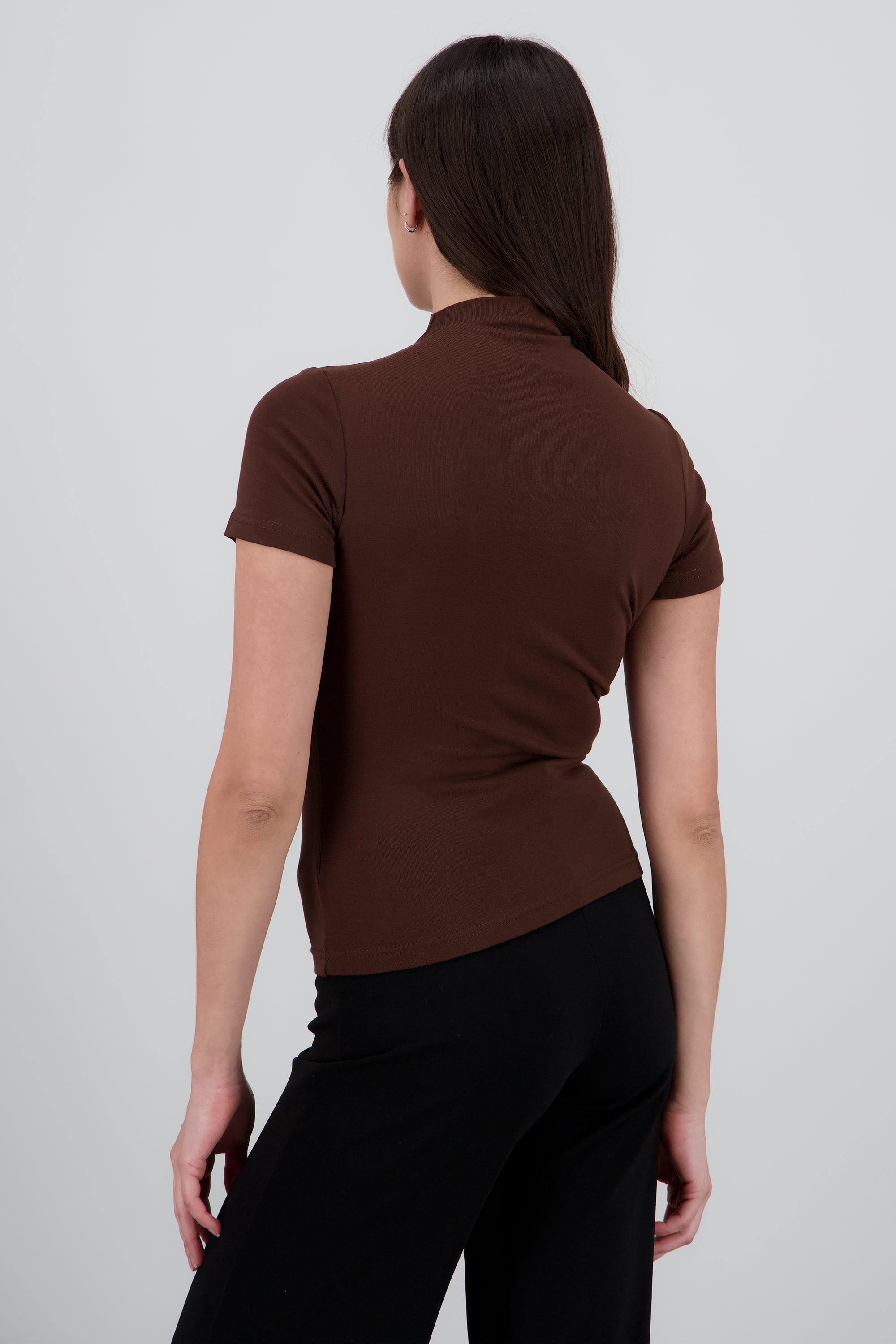 Top manga corta liso cuello alto CAFE