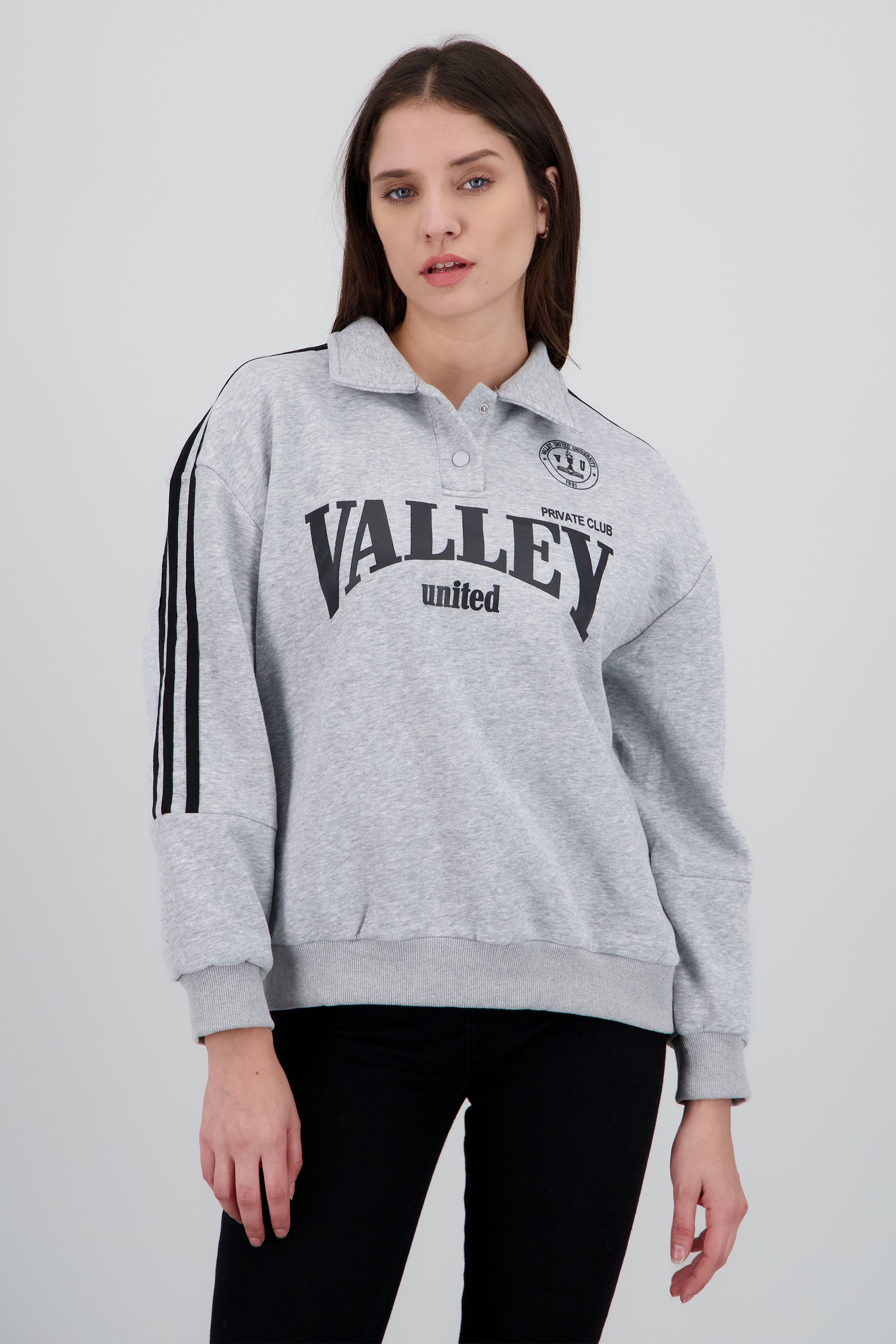 Sudadera estampado valley cuello polo GRIS