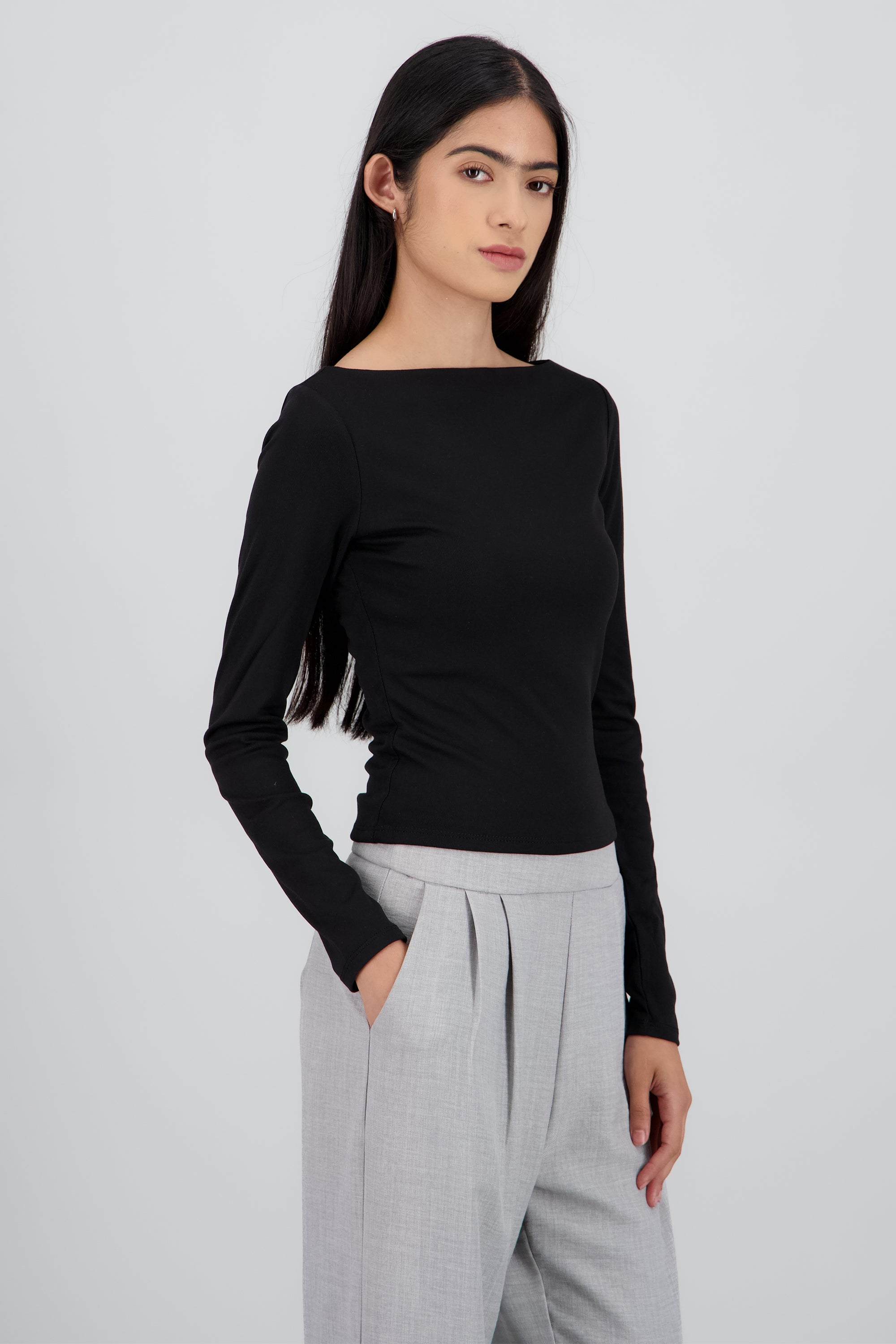 Top escote barco manga larga NEGRO