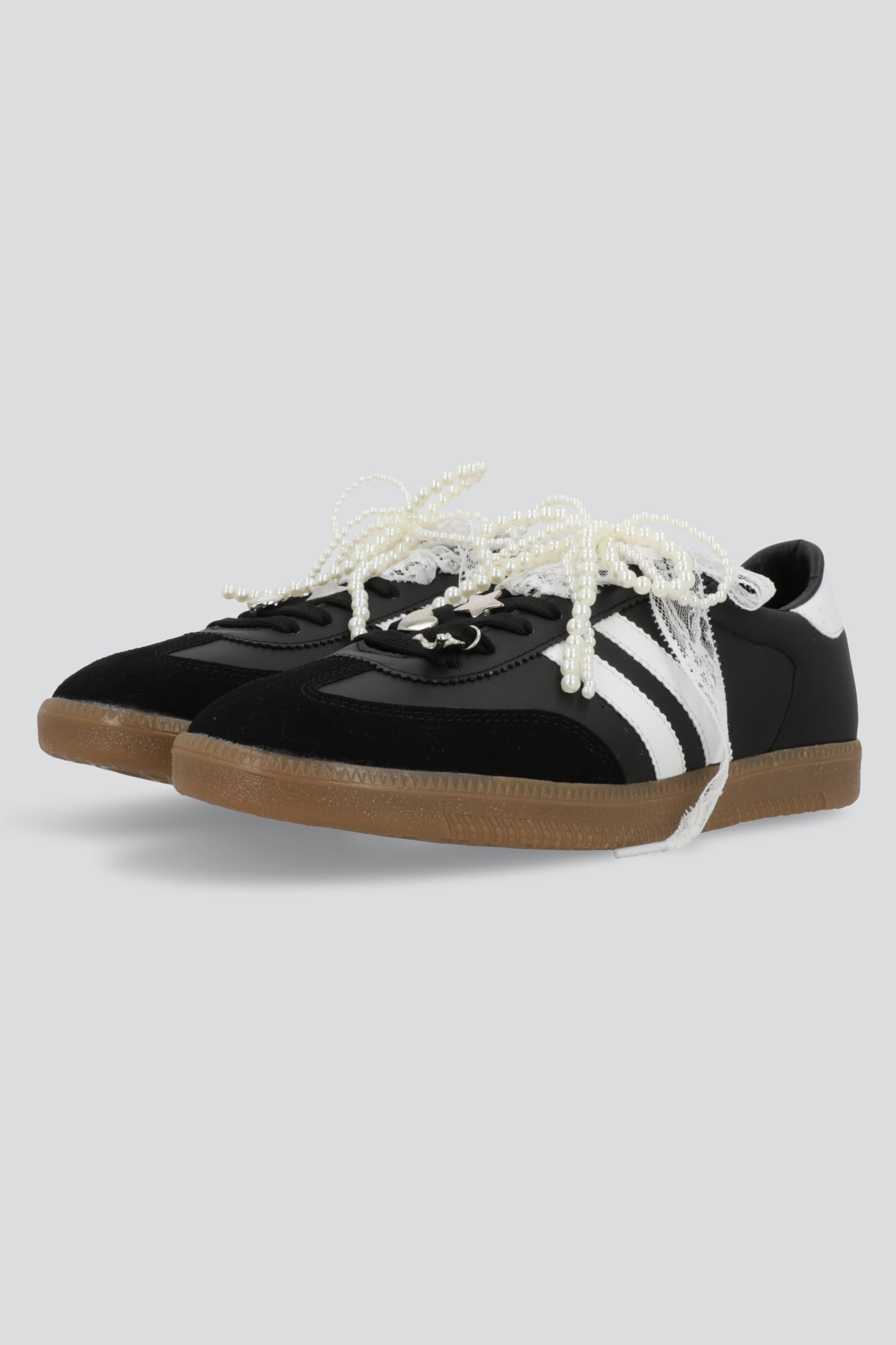 Tenis dos lineas punta durazno charms moños NEGRO