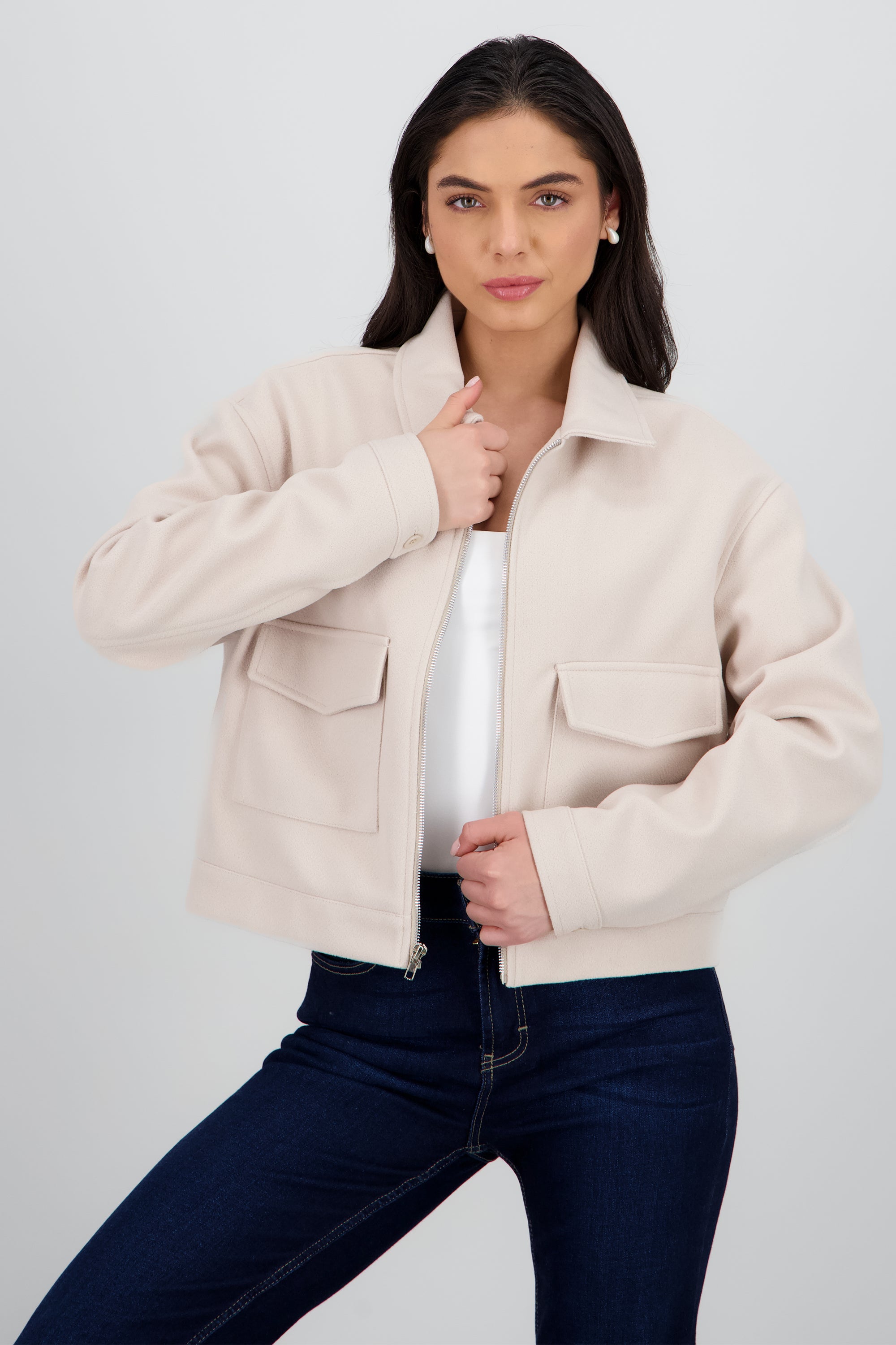 Chamarra con cierre detalle bolsas BEIGE