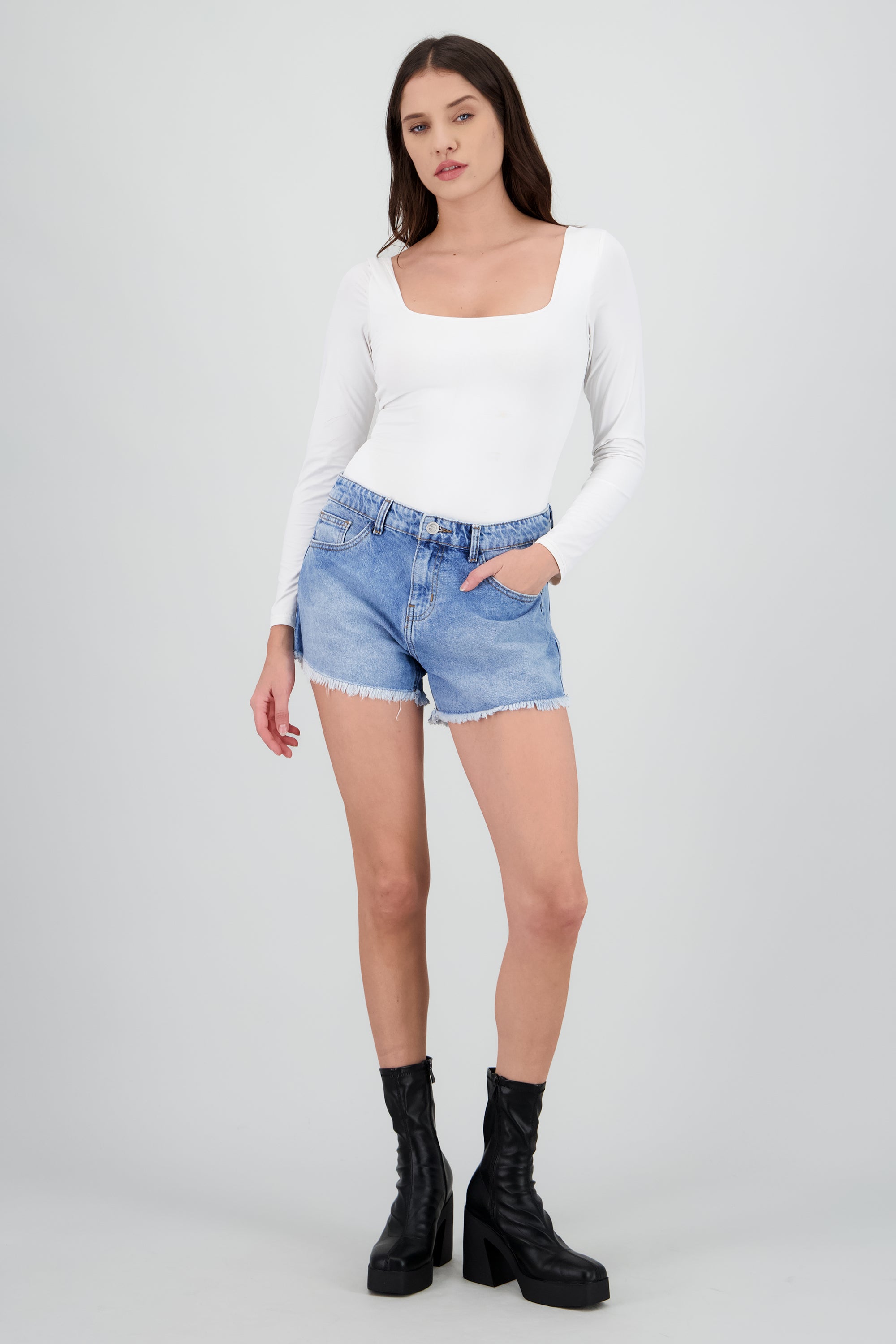 Mini short estrellas plata traseras MEDIUM WASH