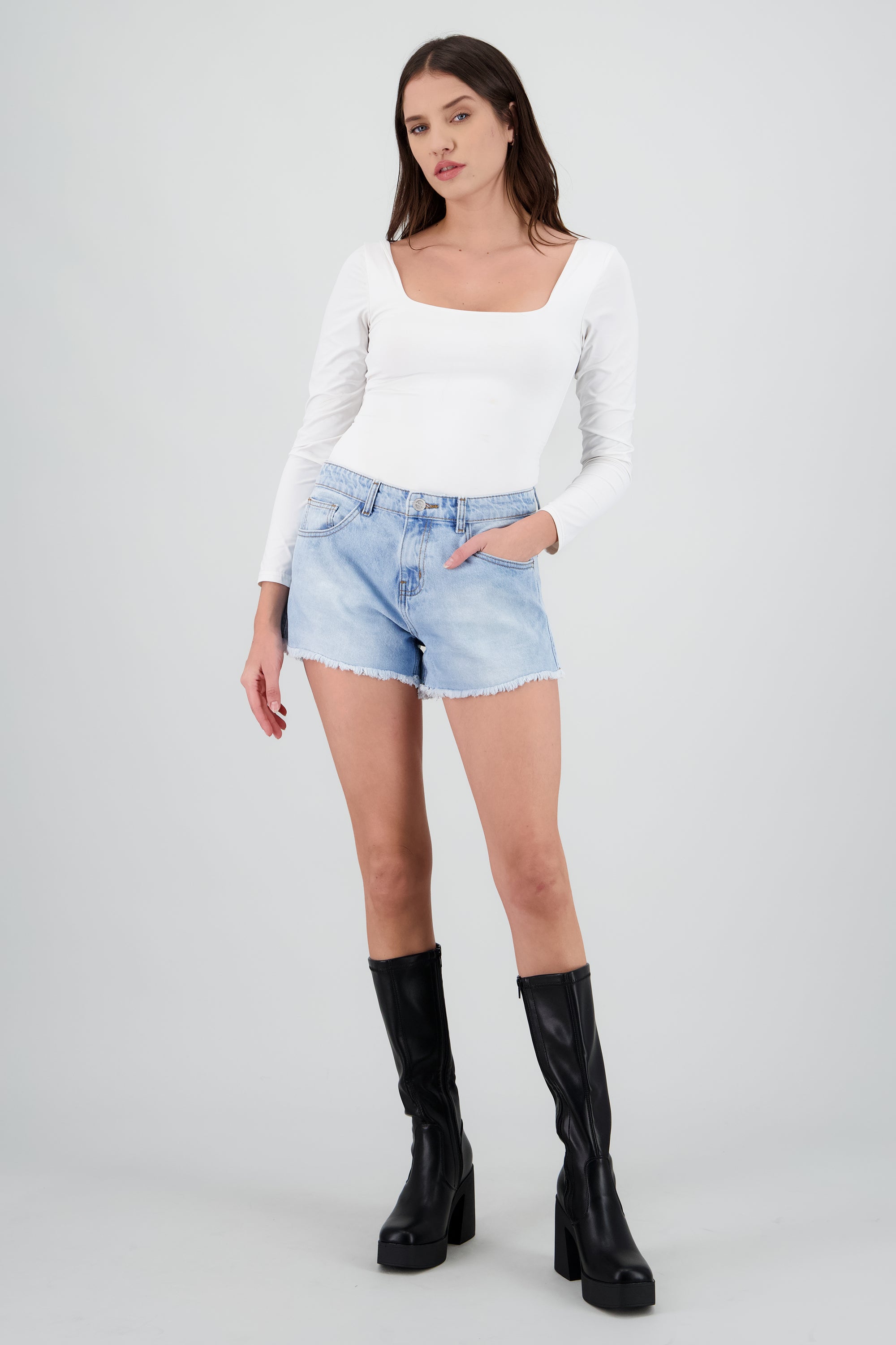 Mini short estrellas brillo traseras LIGHT WASH